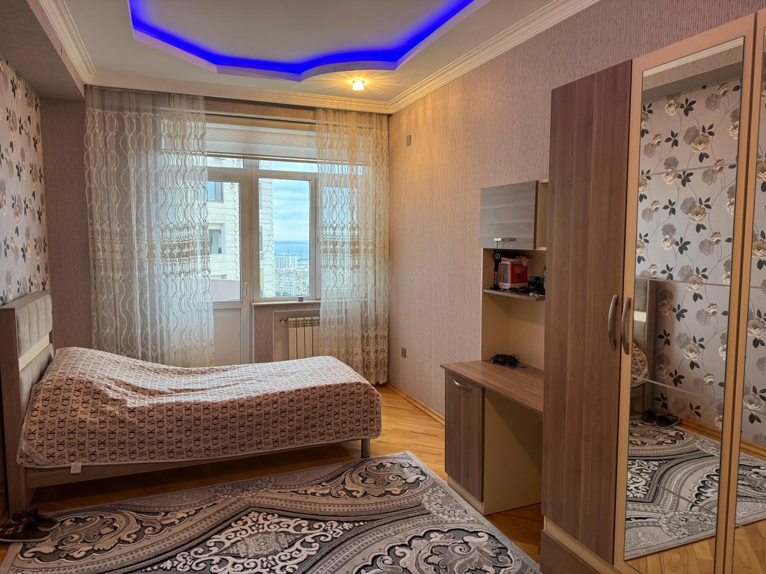 Spacious Apartment near metro station
