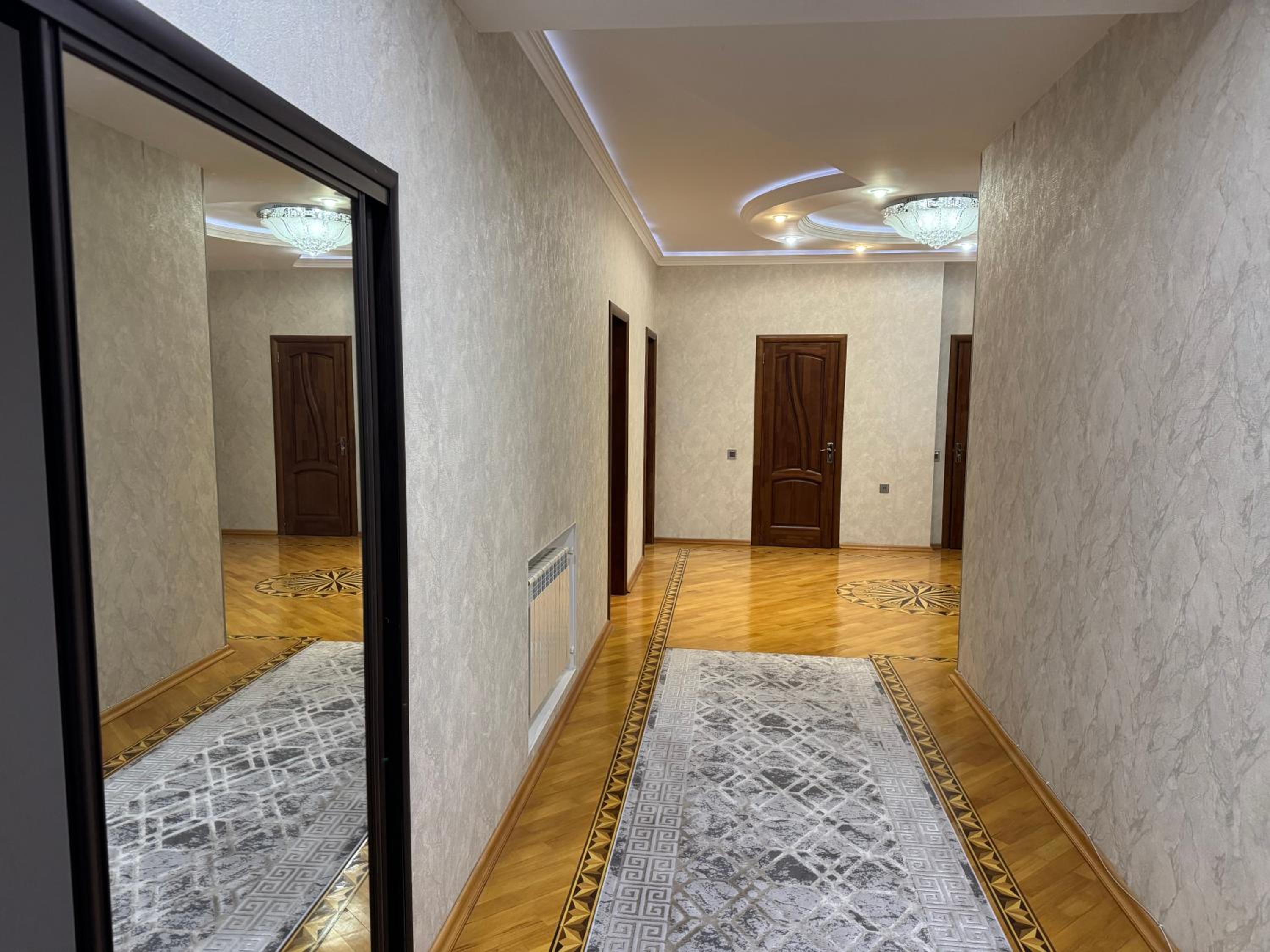 Spacious Apartment near metro station