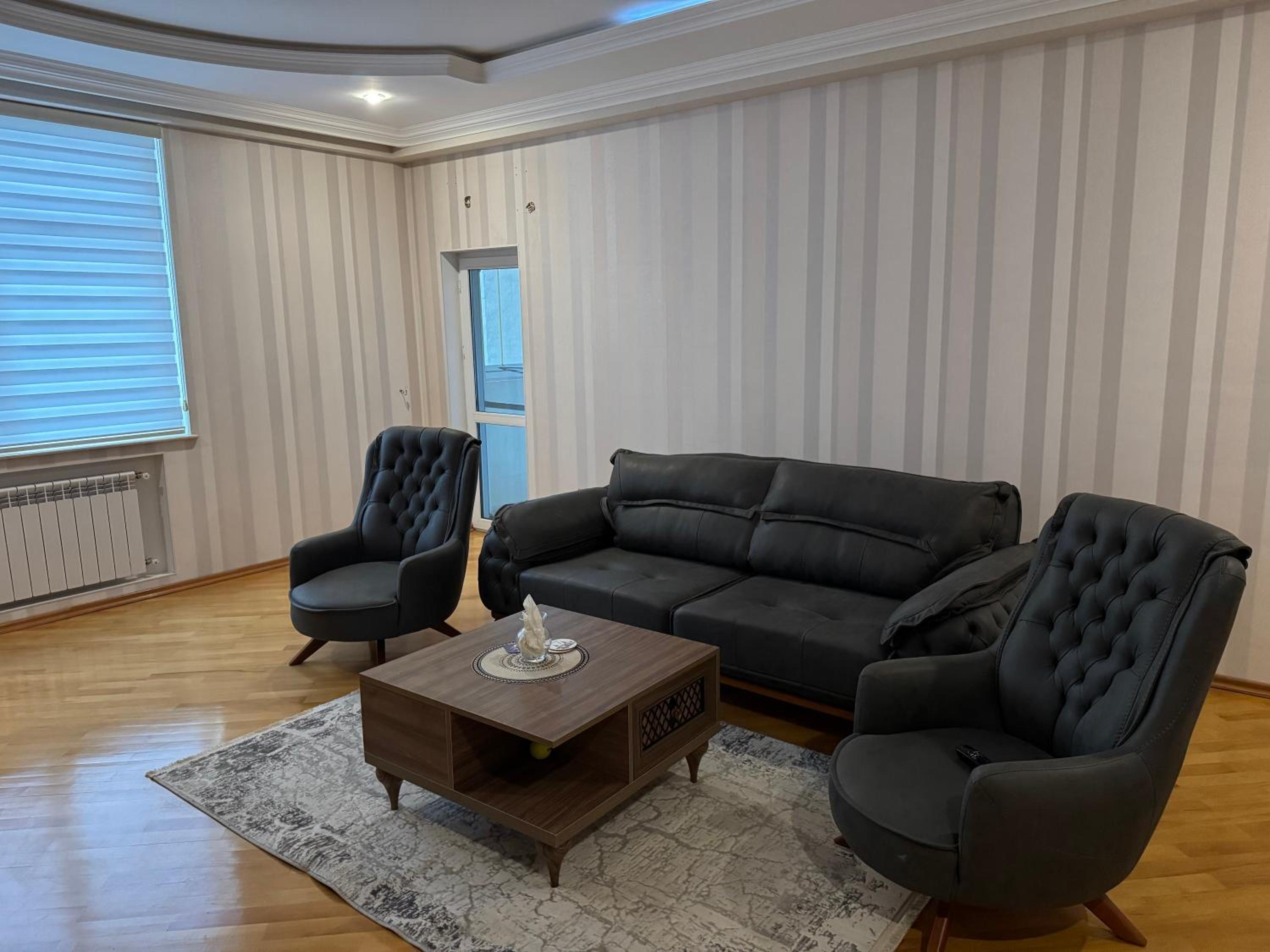 Spacious Apartment near metro station