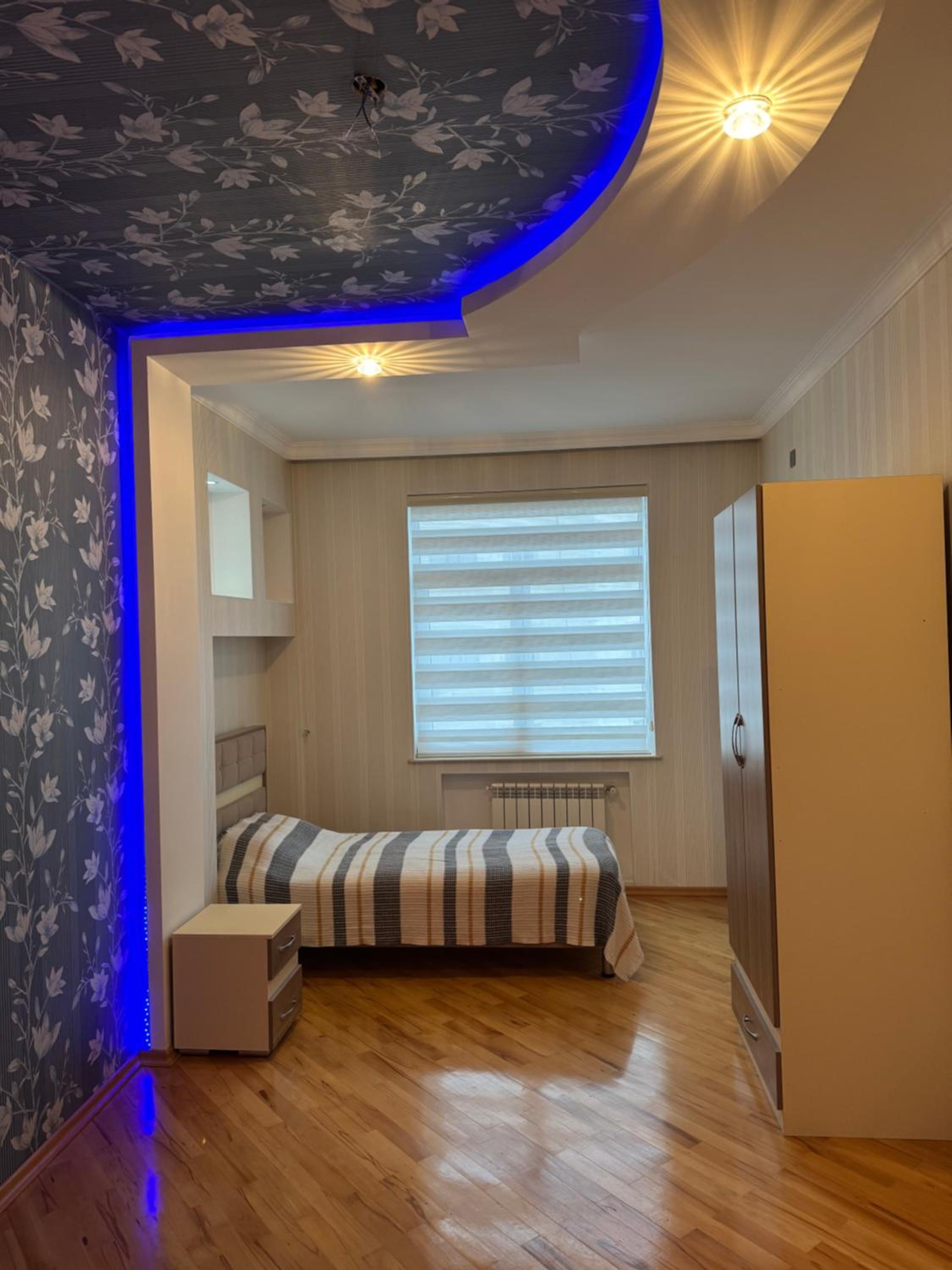 Spacious Apartment near metro station