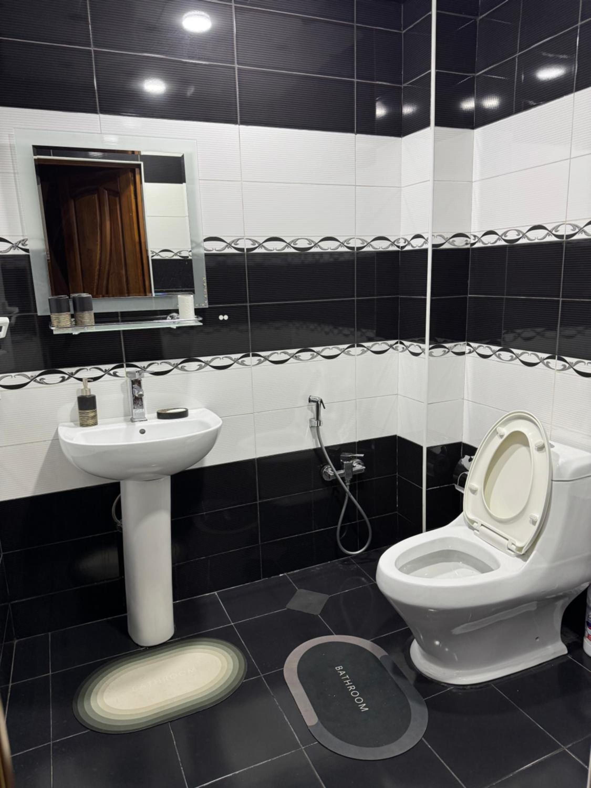 Spacious Apartment near metro station