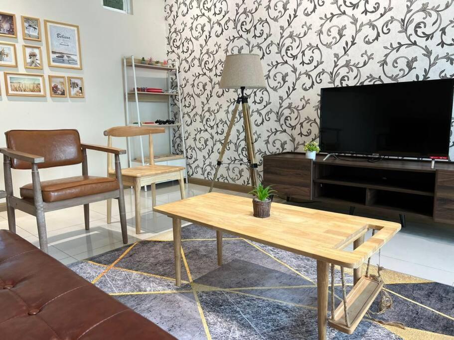Karpal Singh Drive Seaside Georgetown 4BR-15pax by 3C photo 1