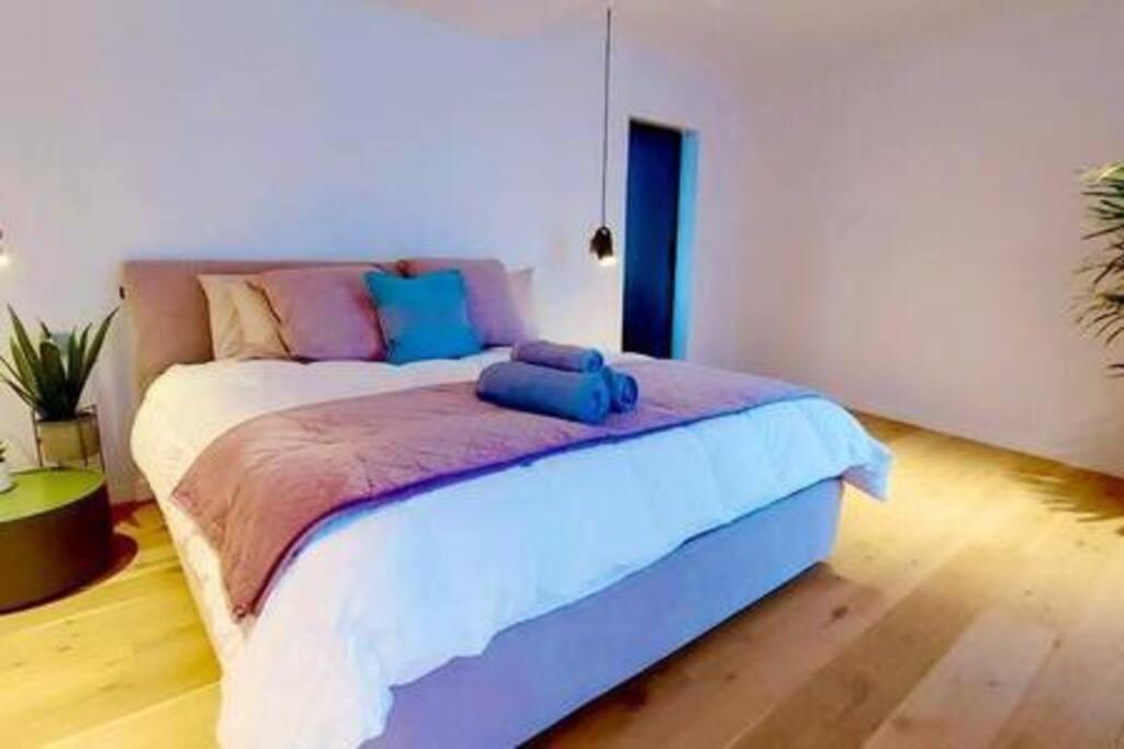 Stunning beachfront apartment in St Julians