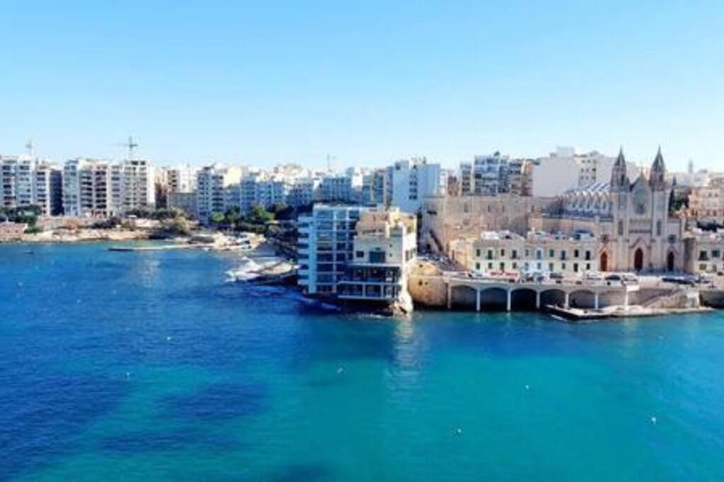 Stunning beachfront apartment in St Julians