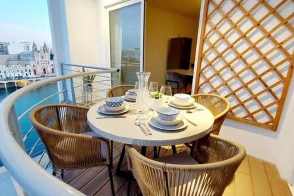 Stunning beachfront apartment in St Julians photo 2