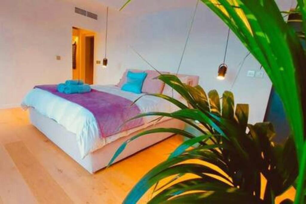 Stunning beachfront apartment in St Julians