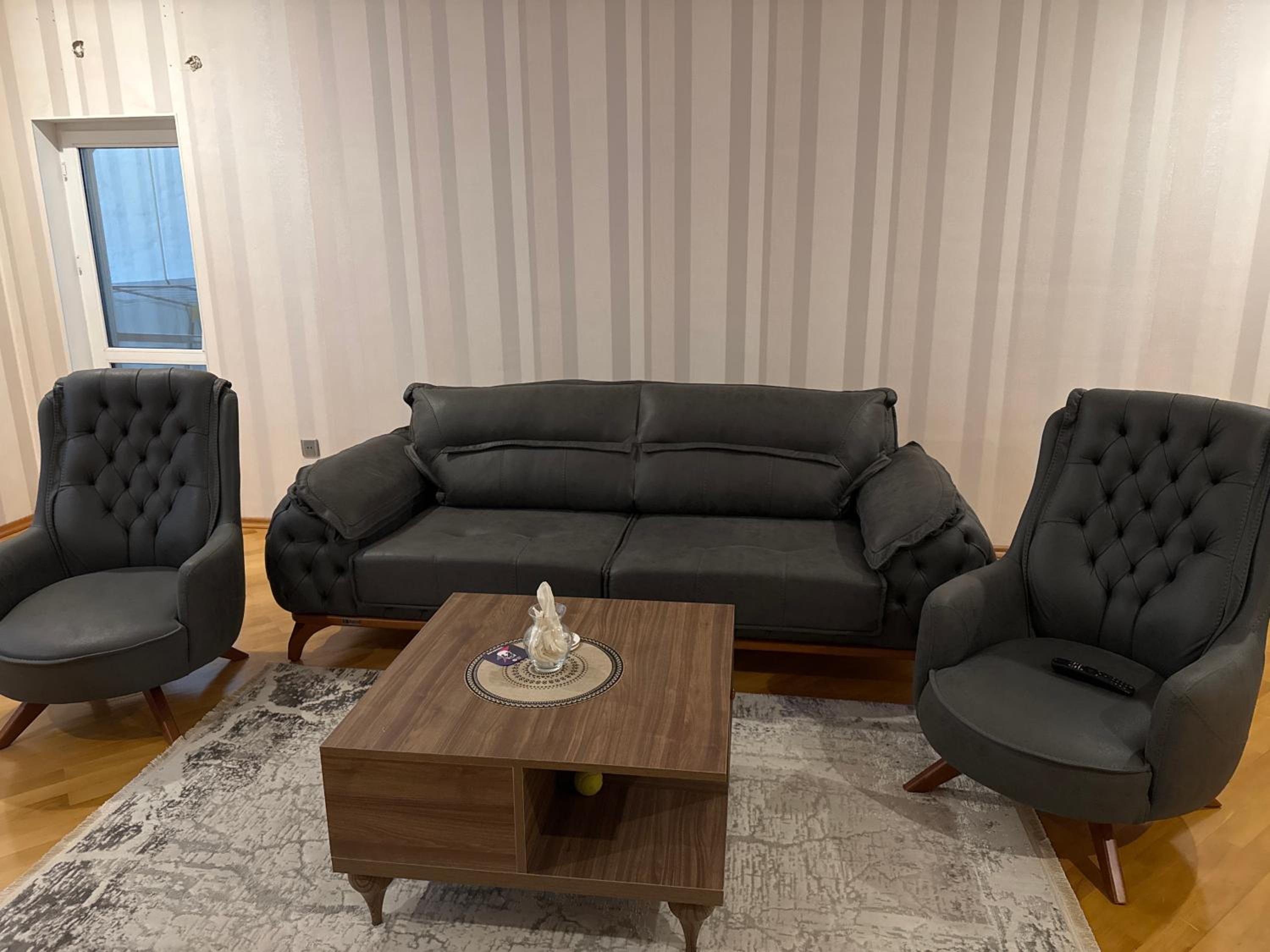 Spacious Apartment near metro station