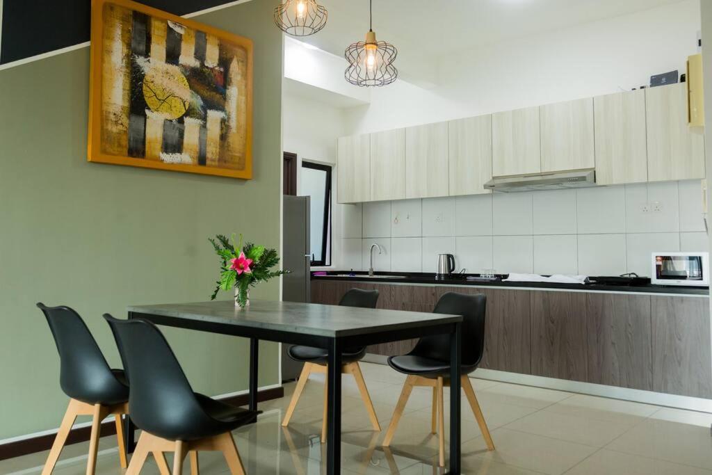 Molek Regency City View 6Pax Netflix