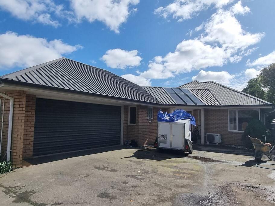 Large warm 4BRM family recharge in Halswell - Netflix, Massage chair