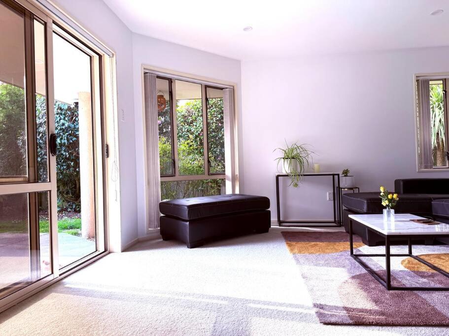 Large warm 4BRM family recharge in Halswell - Netflix, Massage chair