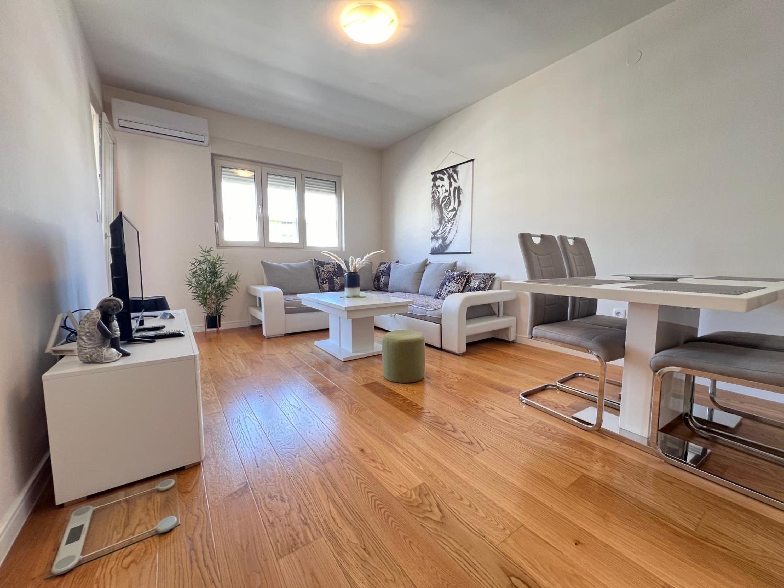 White Homes 1BR - Central Point