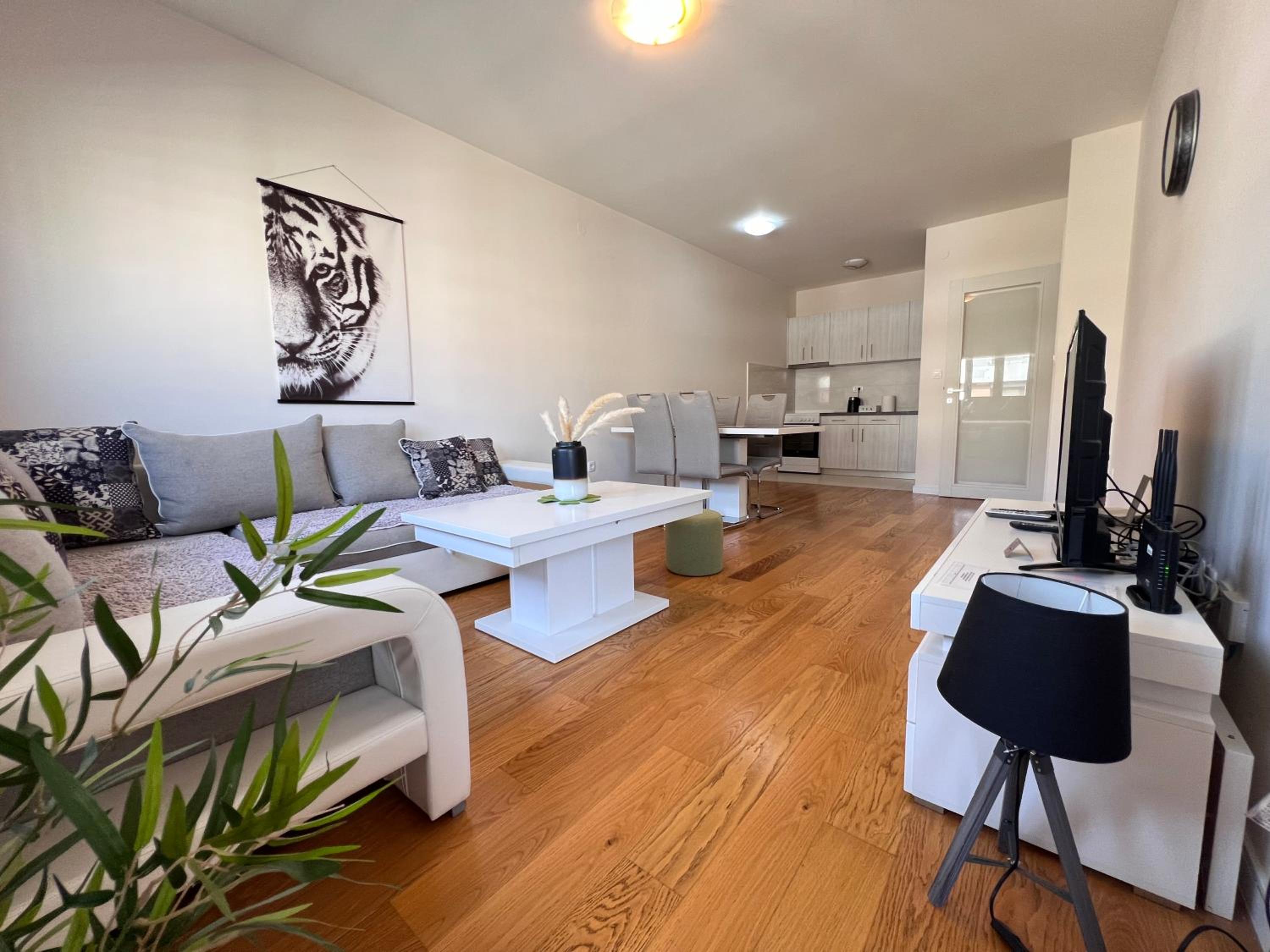 White Homes 1BR - Central Point