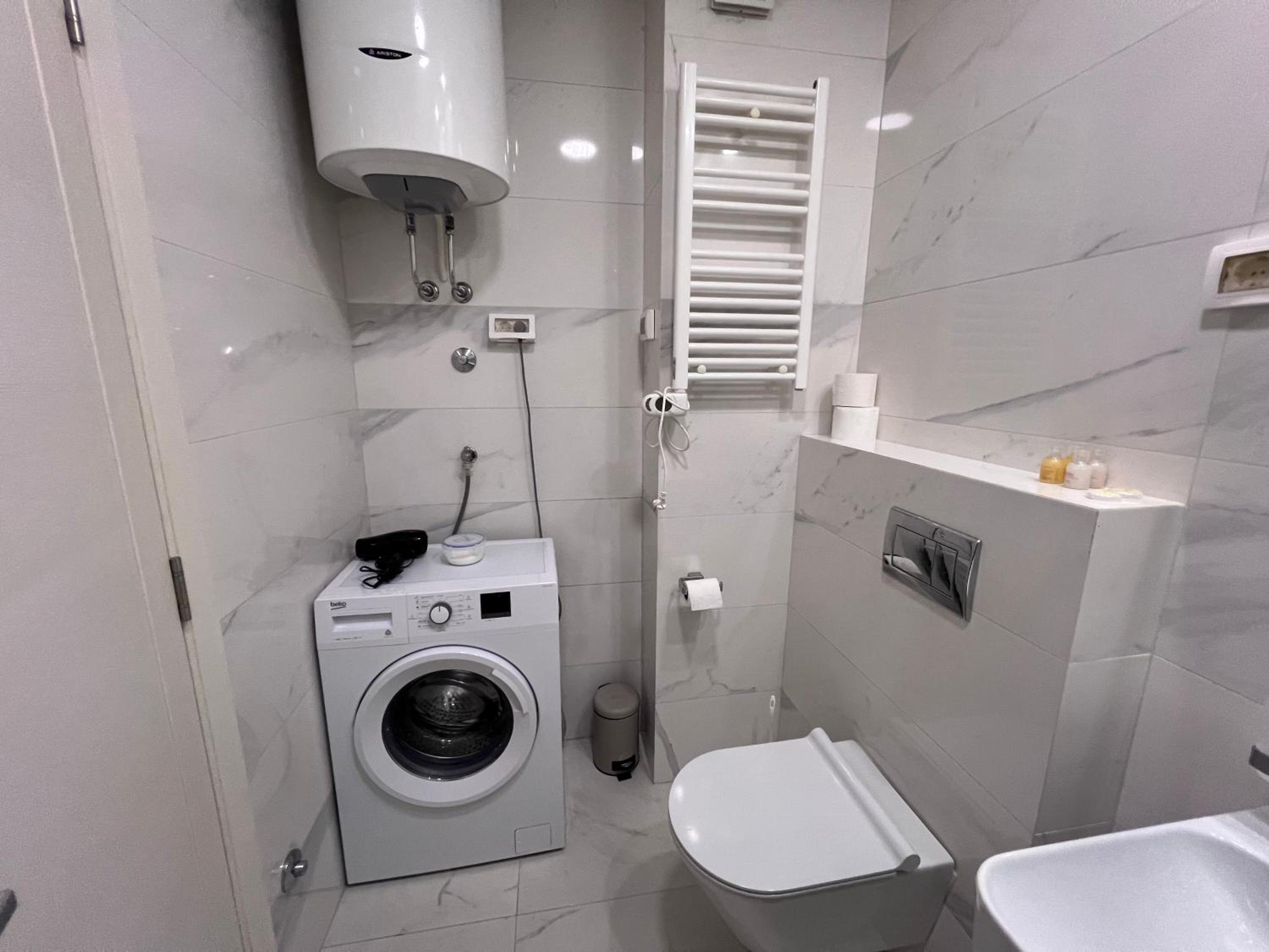 White Homes 1BR - Central Point