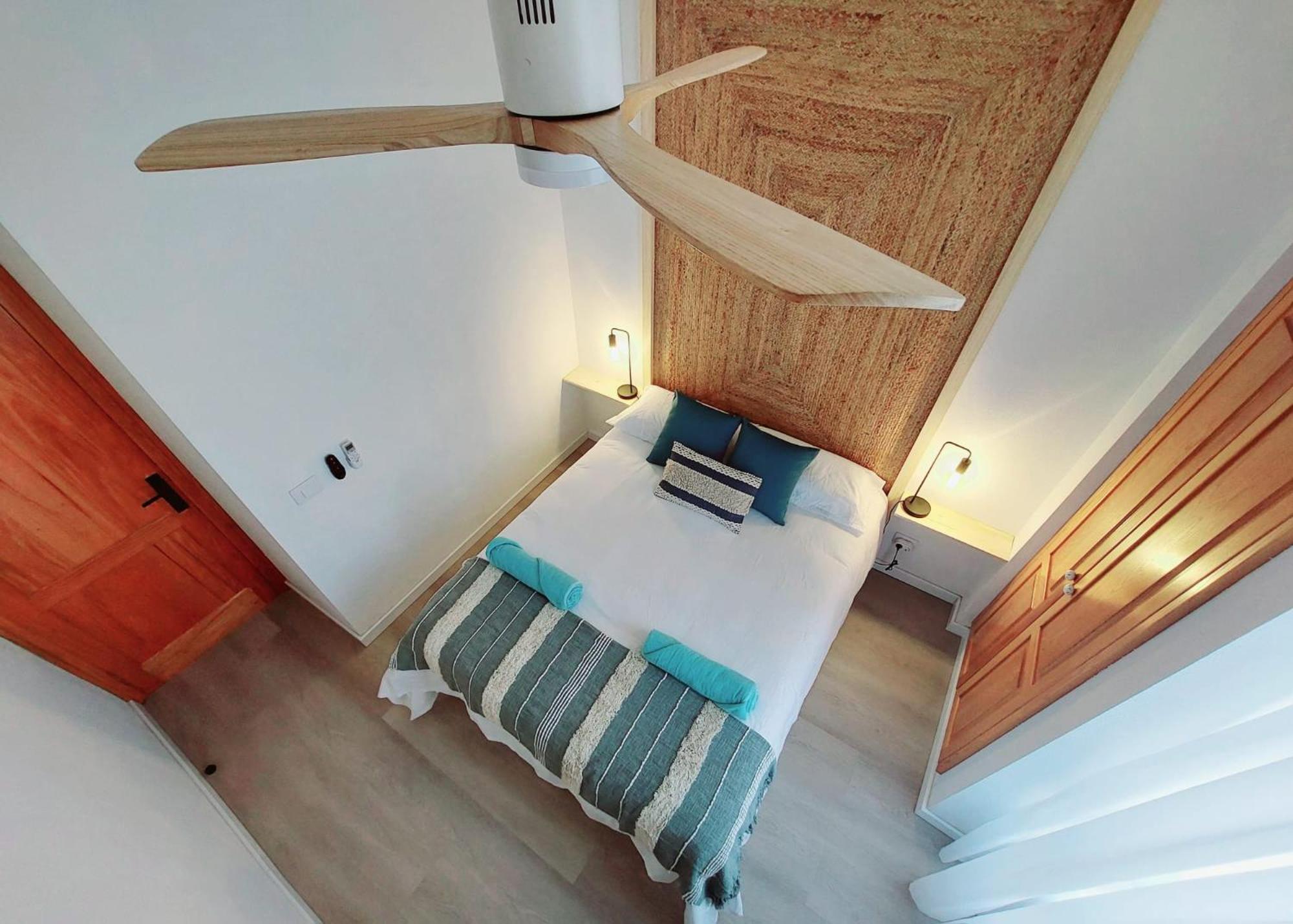 Apartamento céntrico con playa y piscina