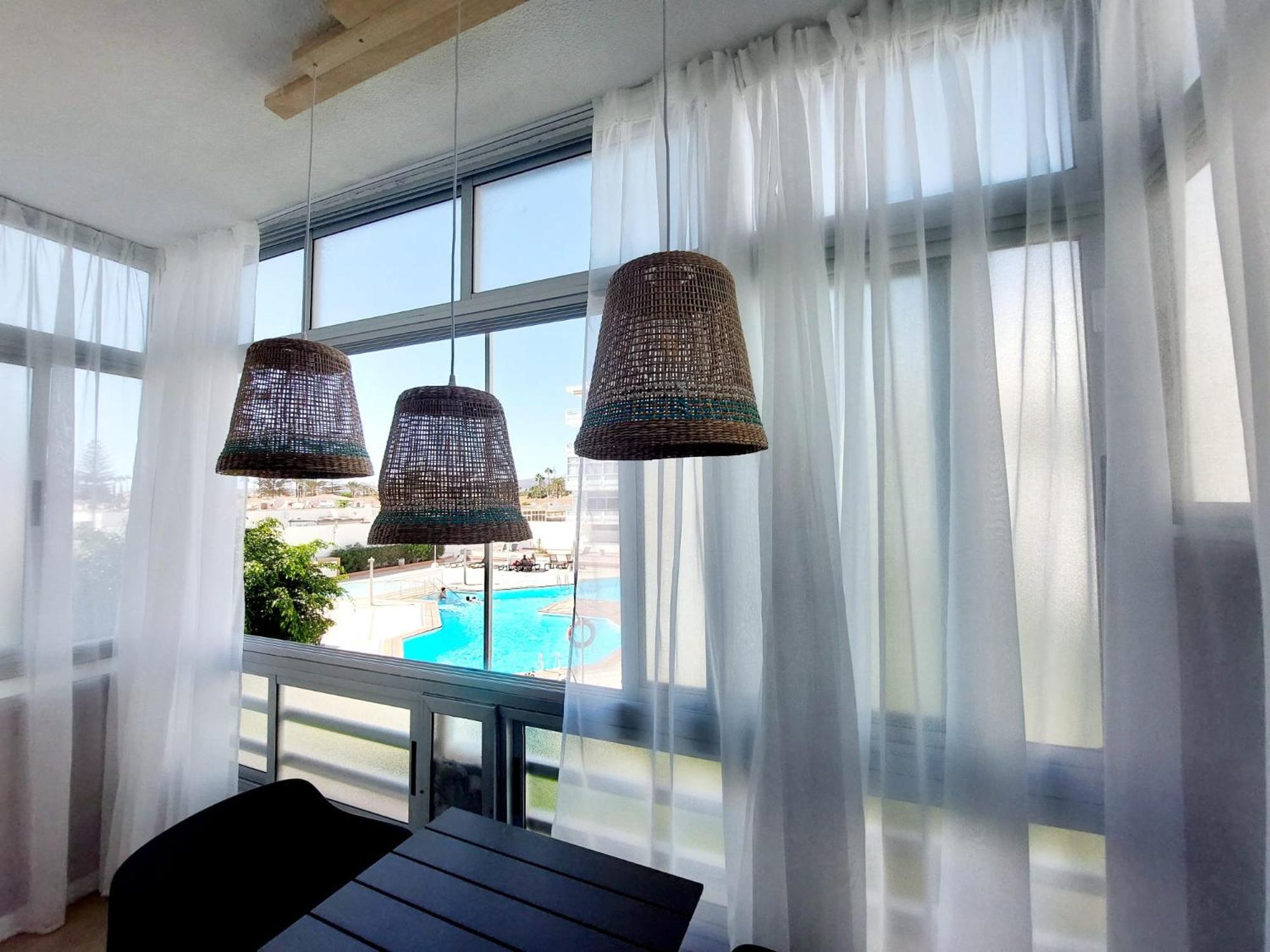 Apartamento céntrico con playa y piscina