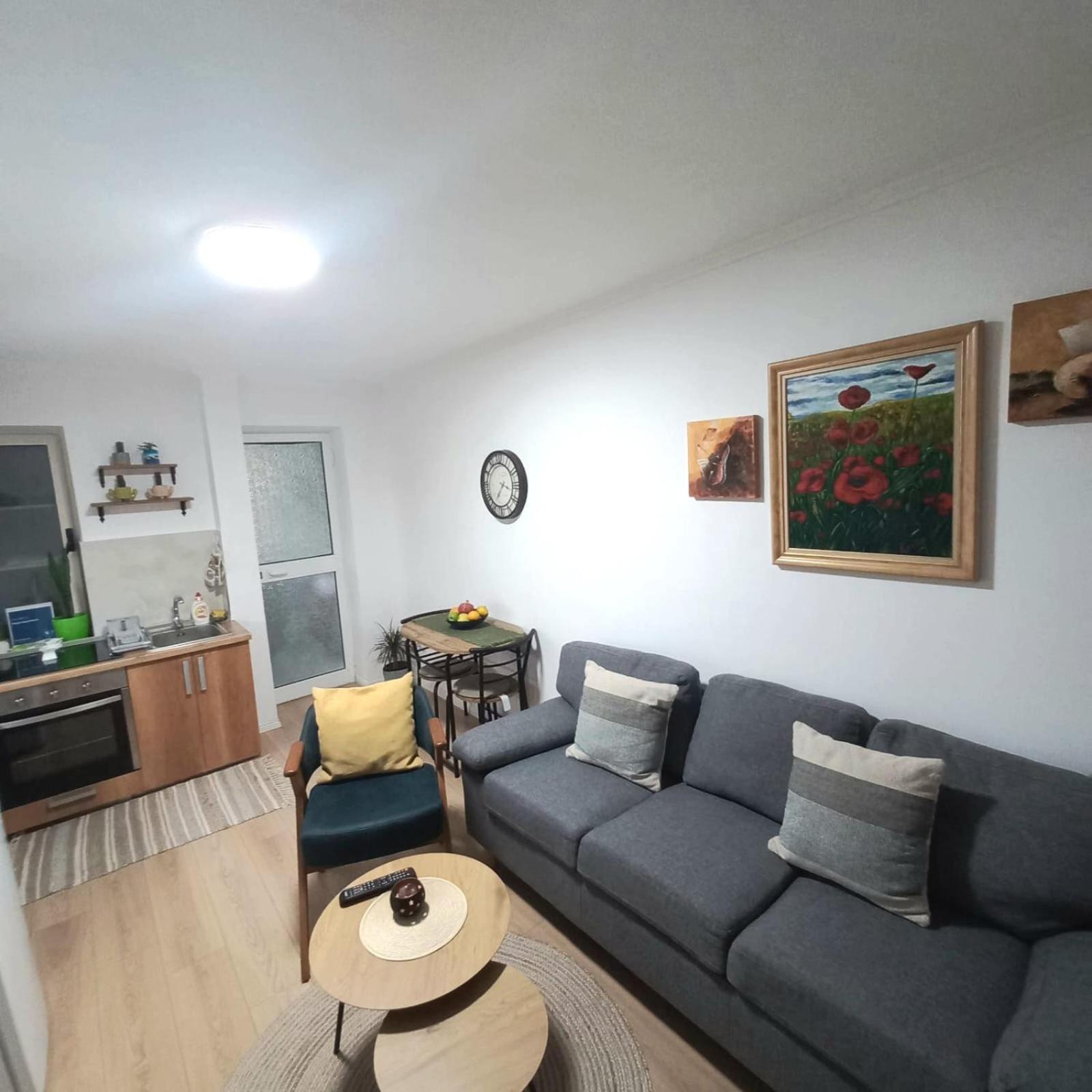 Regis Apartment