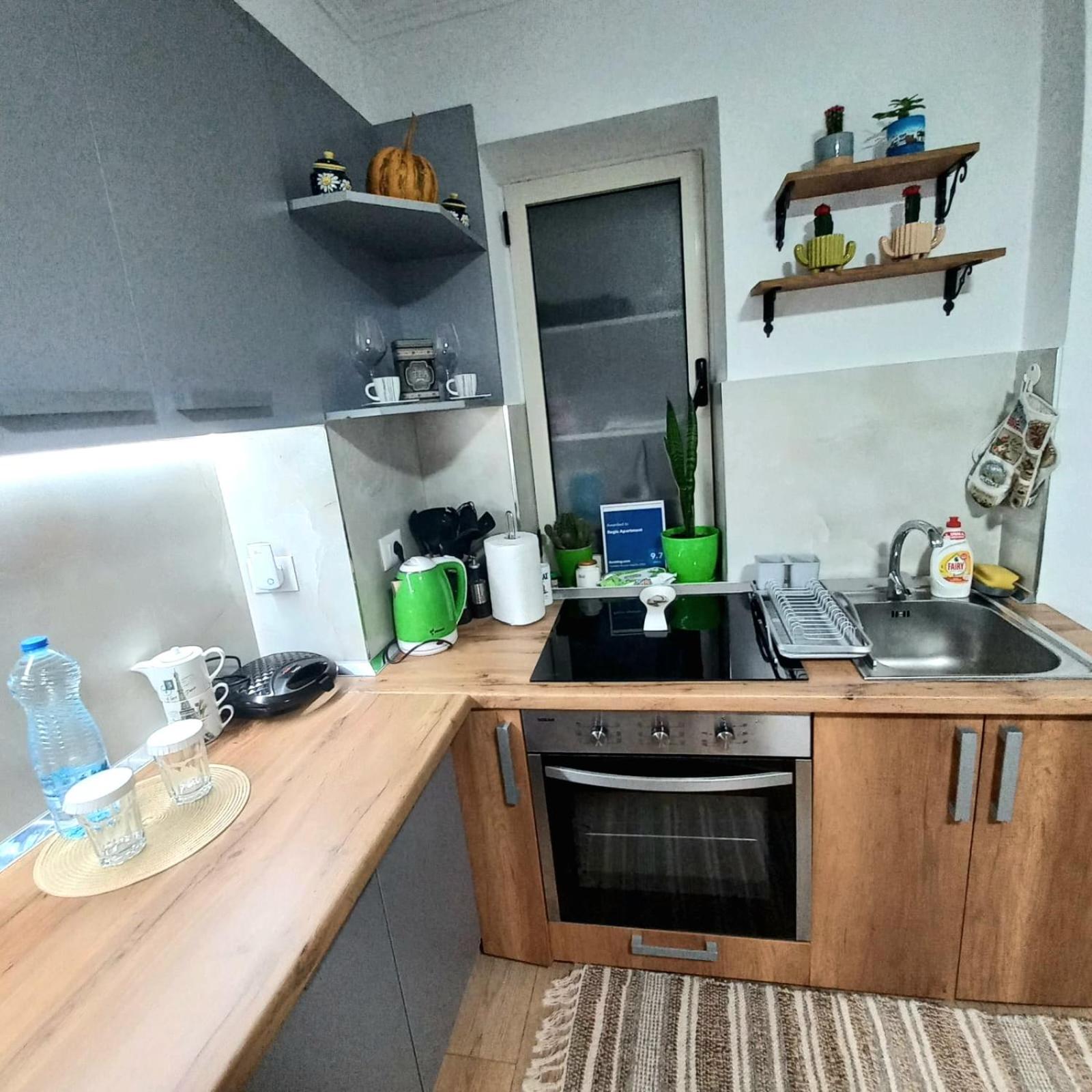 Regis Apartment