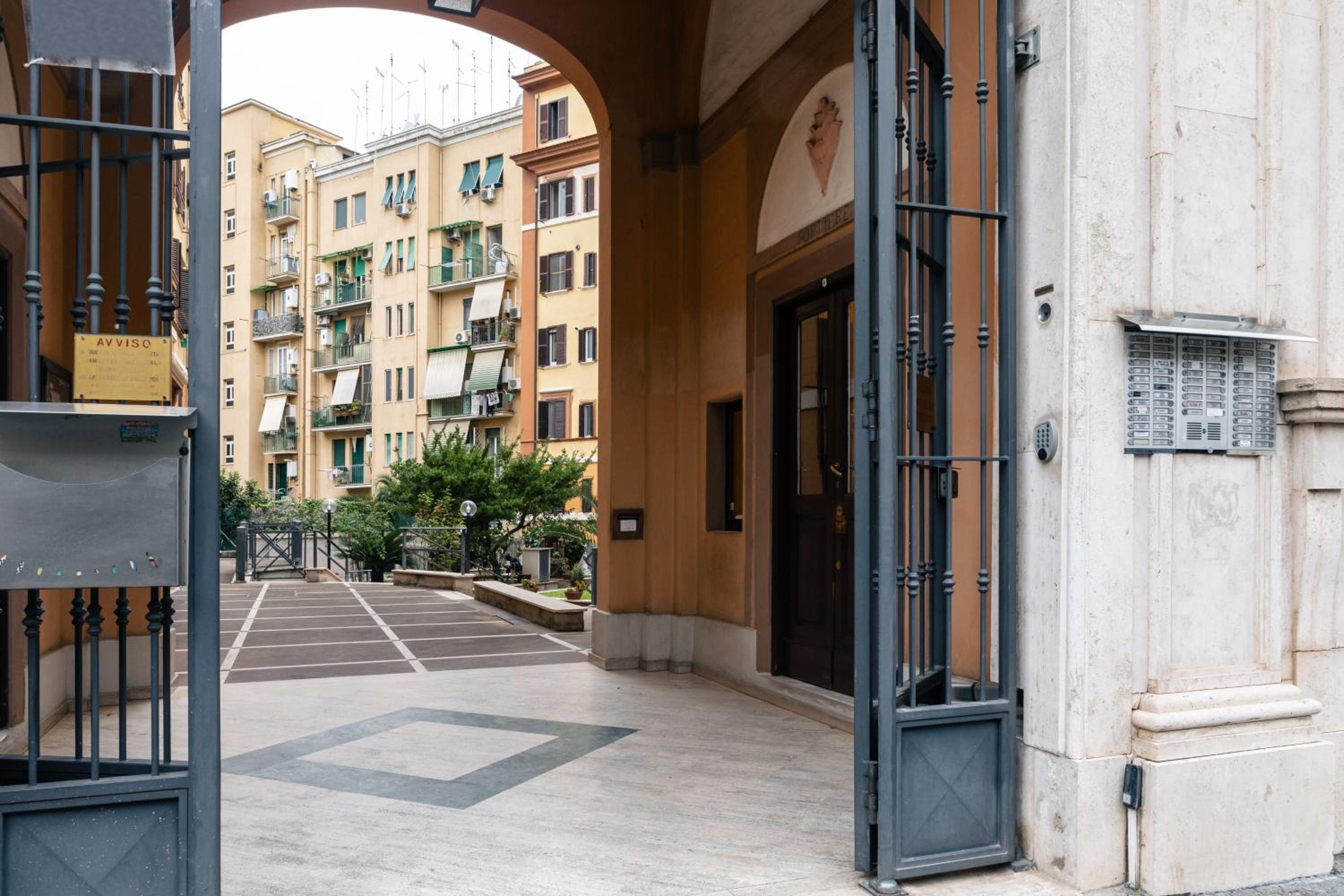 HOME Suitte in San Giovanni near Basilica - Roma -