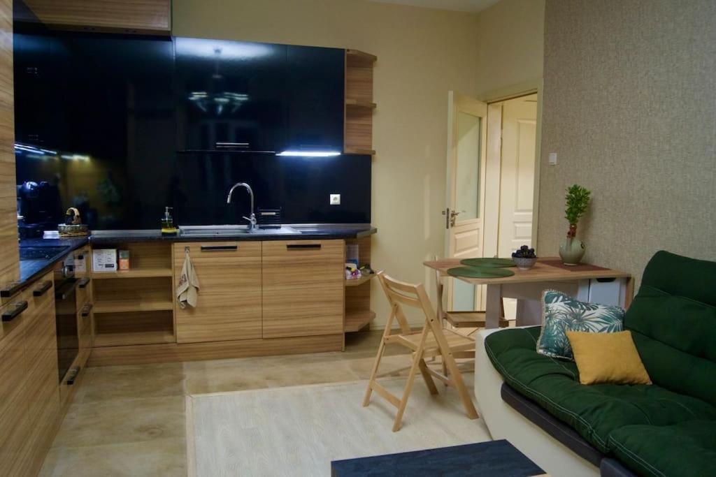 Cozy 2BR Oasis in Central Burgas