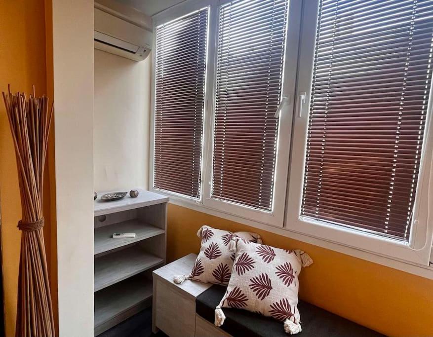 Cozy 2BR Oasis in Central Burgas
