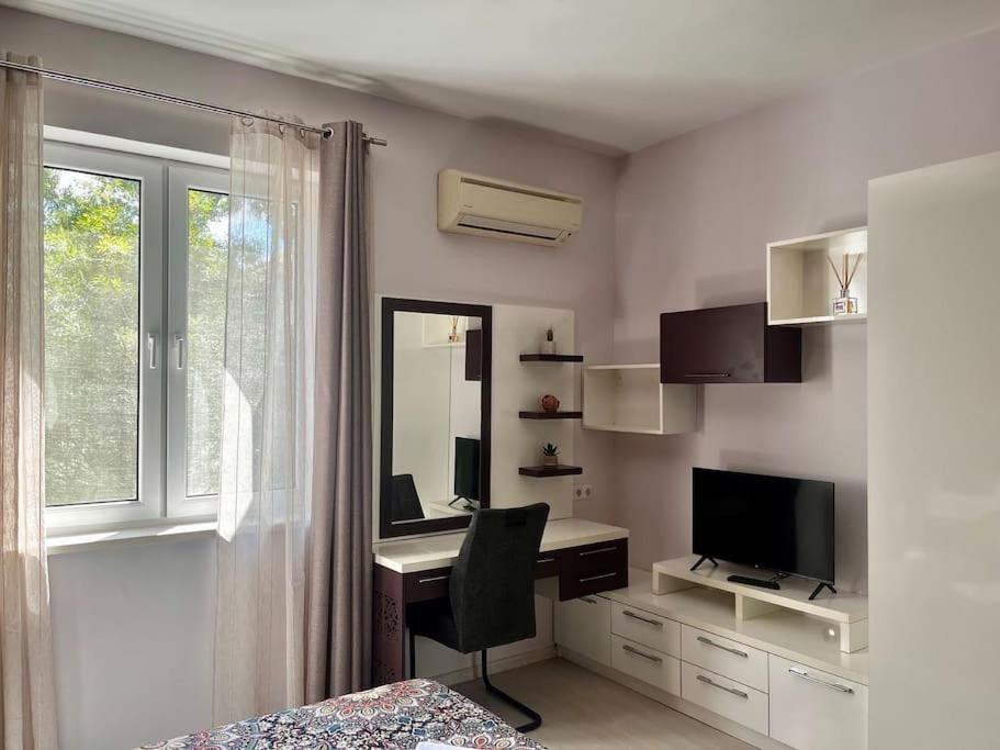 Cozy 2BR Oasis in Central Burgas