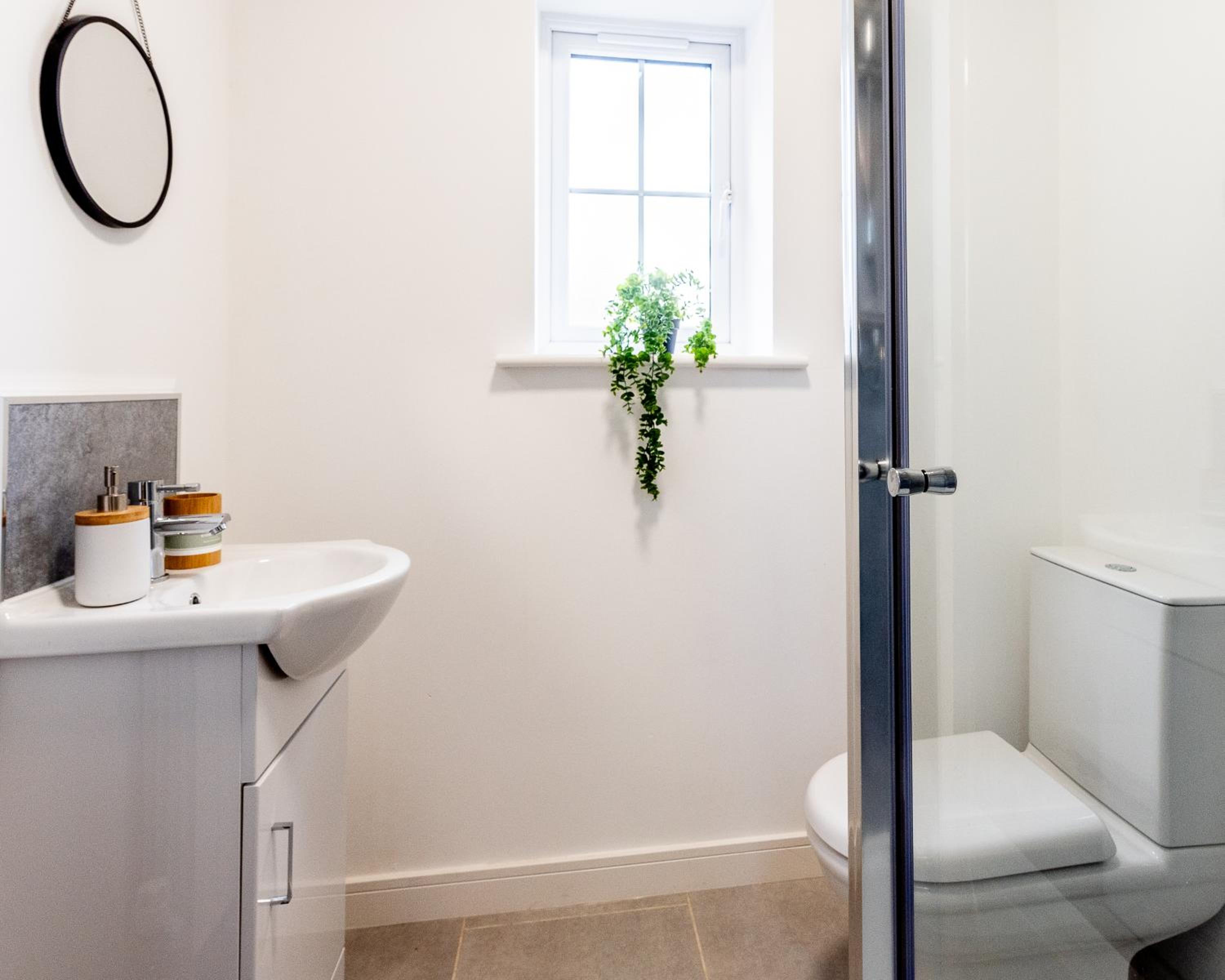 Spacious 5-Bedroom House in Nottingham view 4