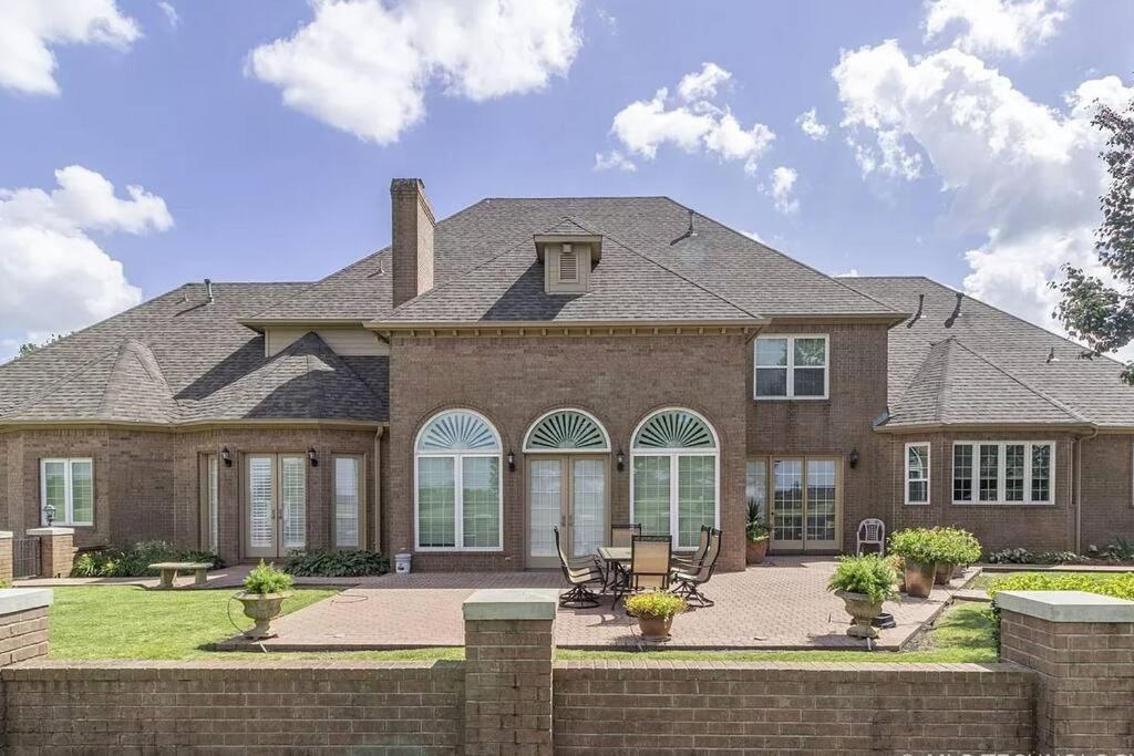 5-Bedroom Home to Texoma lake and Casino view 3
