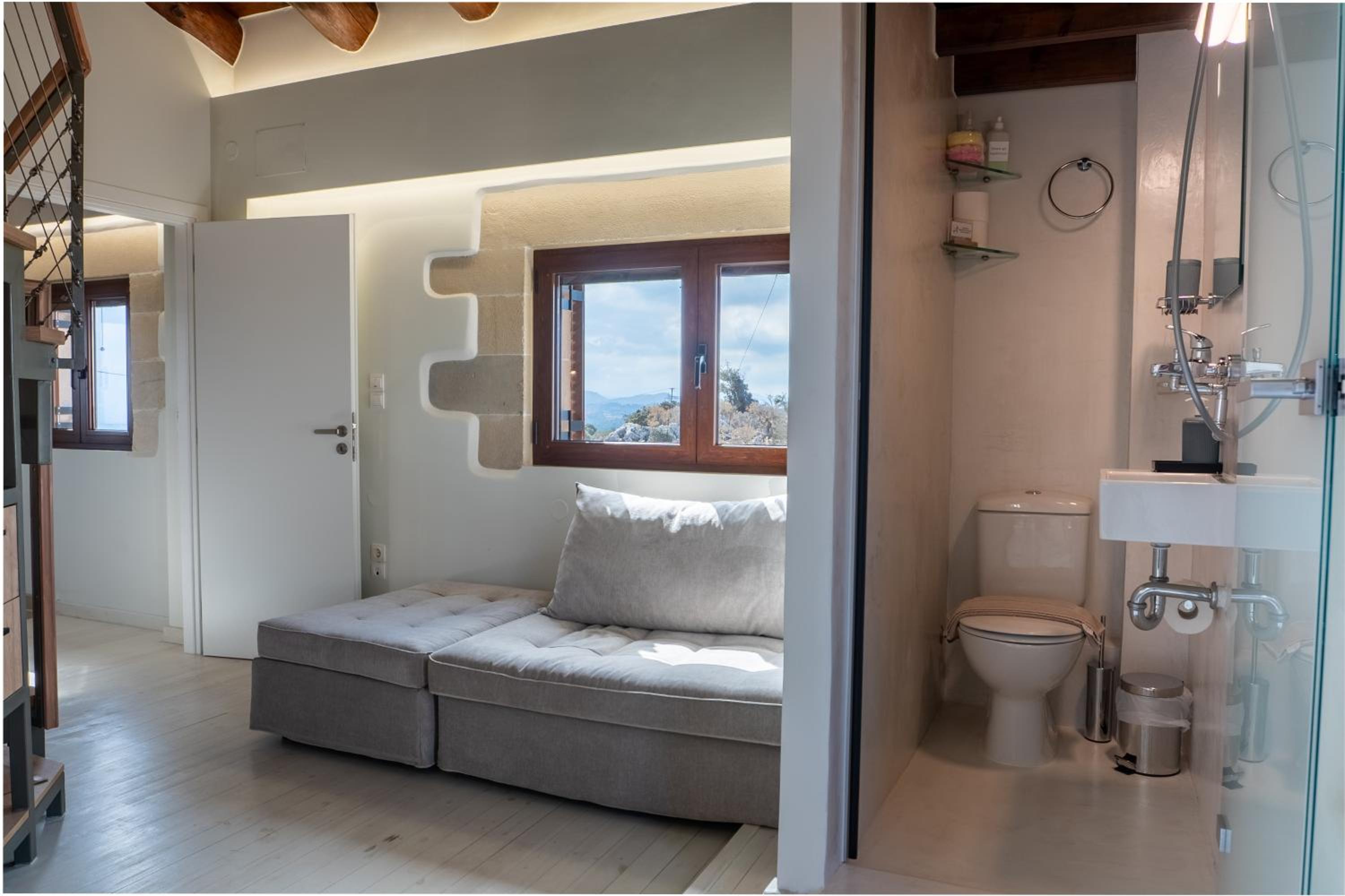 Villa Recluso-3 bd luxury country villa, huge heated pool with hydromassage, individual bbq & large yard, mountain view view 2