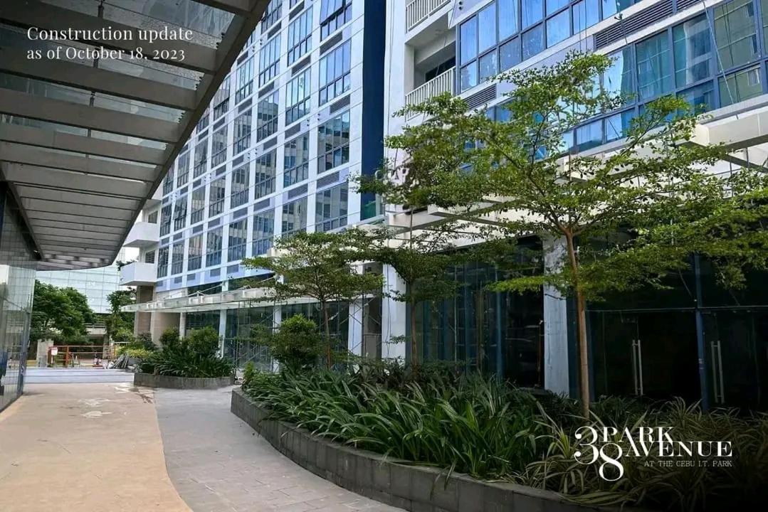 LUXURY CONDO STUDIO UNIT at 38 PARK AVENUE CEBU I T PARK view 4