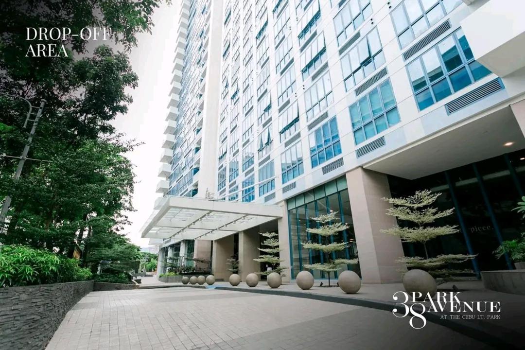 LUXURY CONDO STUDIO UNIT at 38 PARK AVENUE CEBU I T PARK view 3