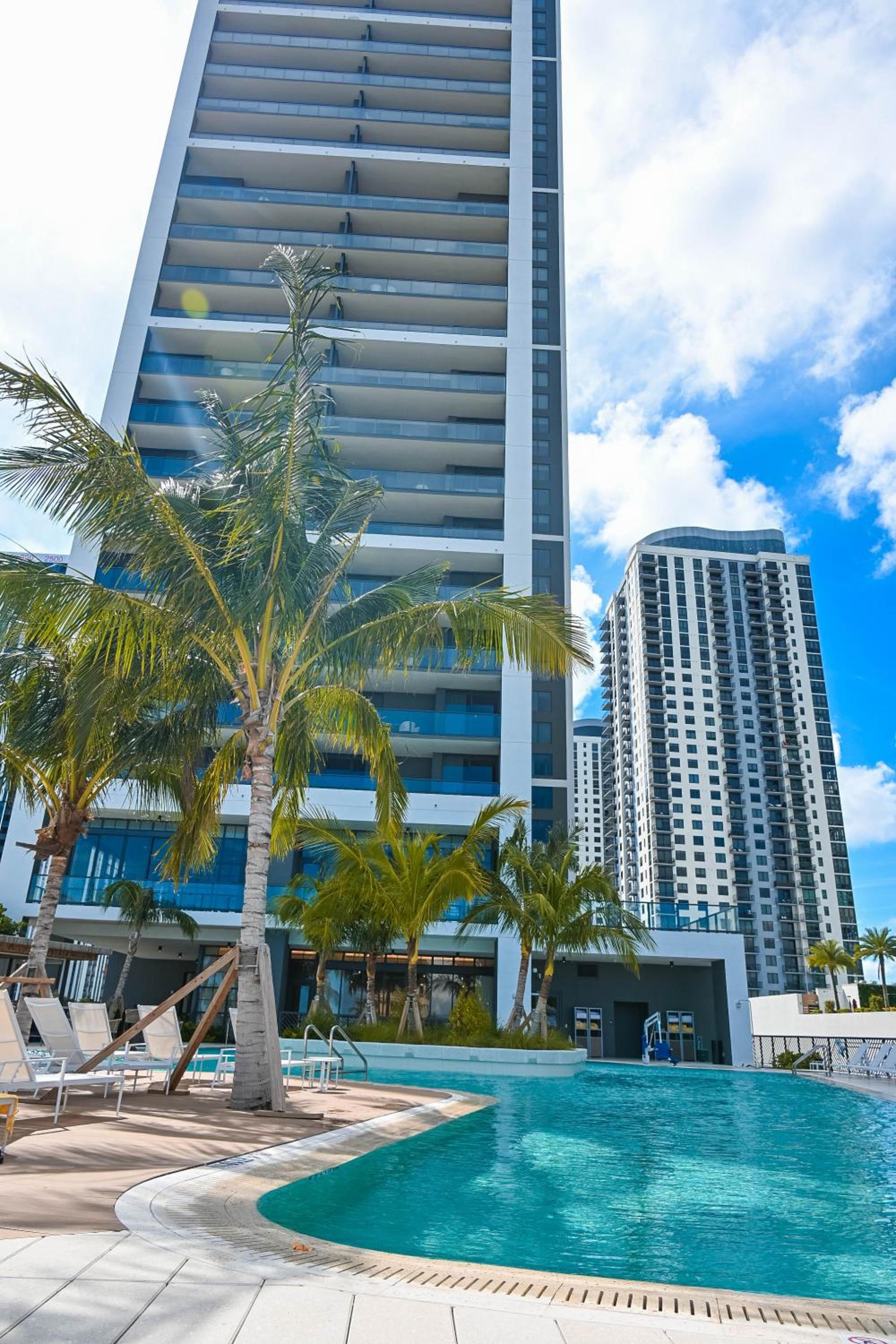 Glamorous Gale Miami Ocean View Balcony Resort & Spa