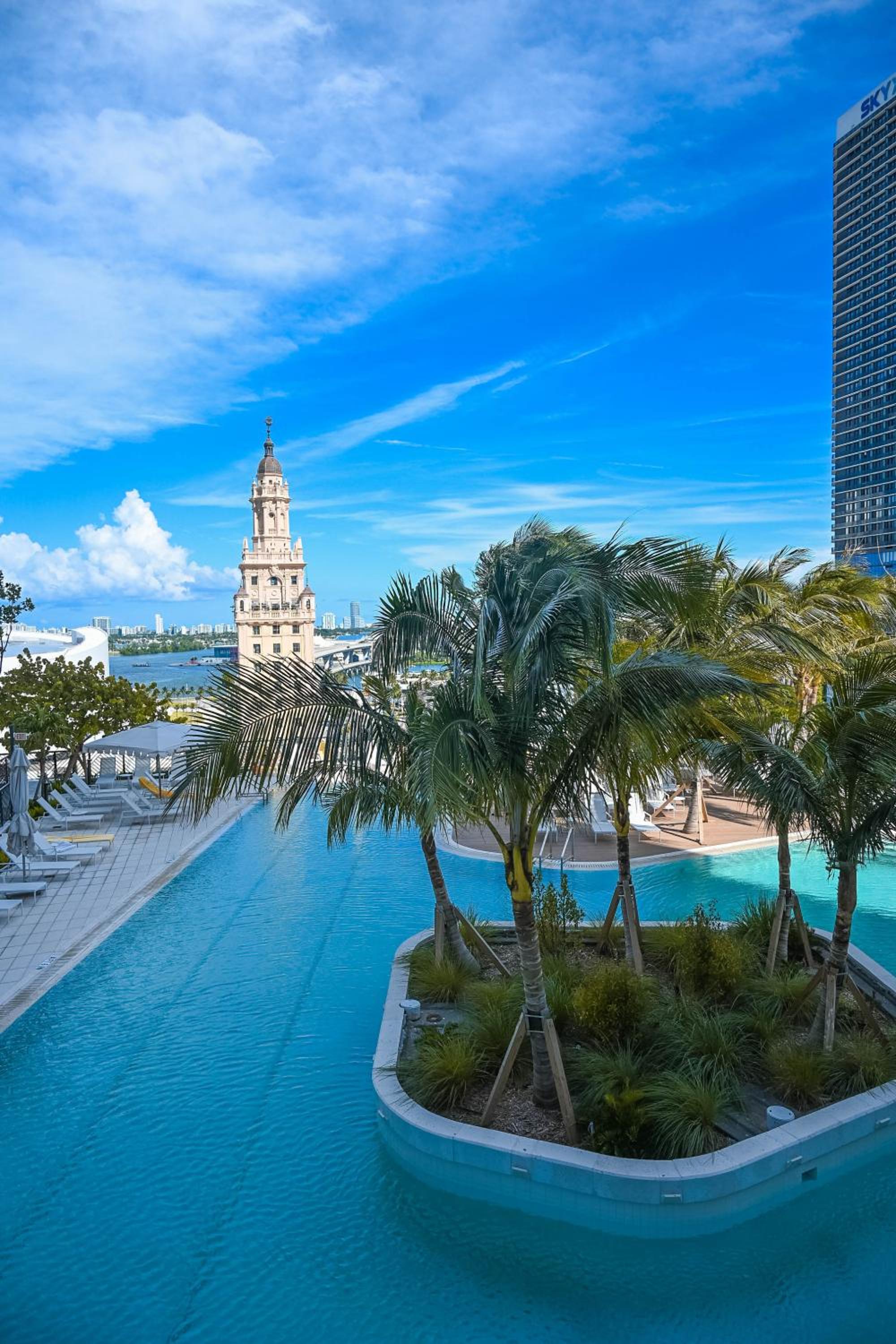 Glamorous Gale Miami Ocean View Balcony Resort & Spa