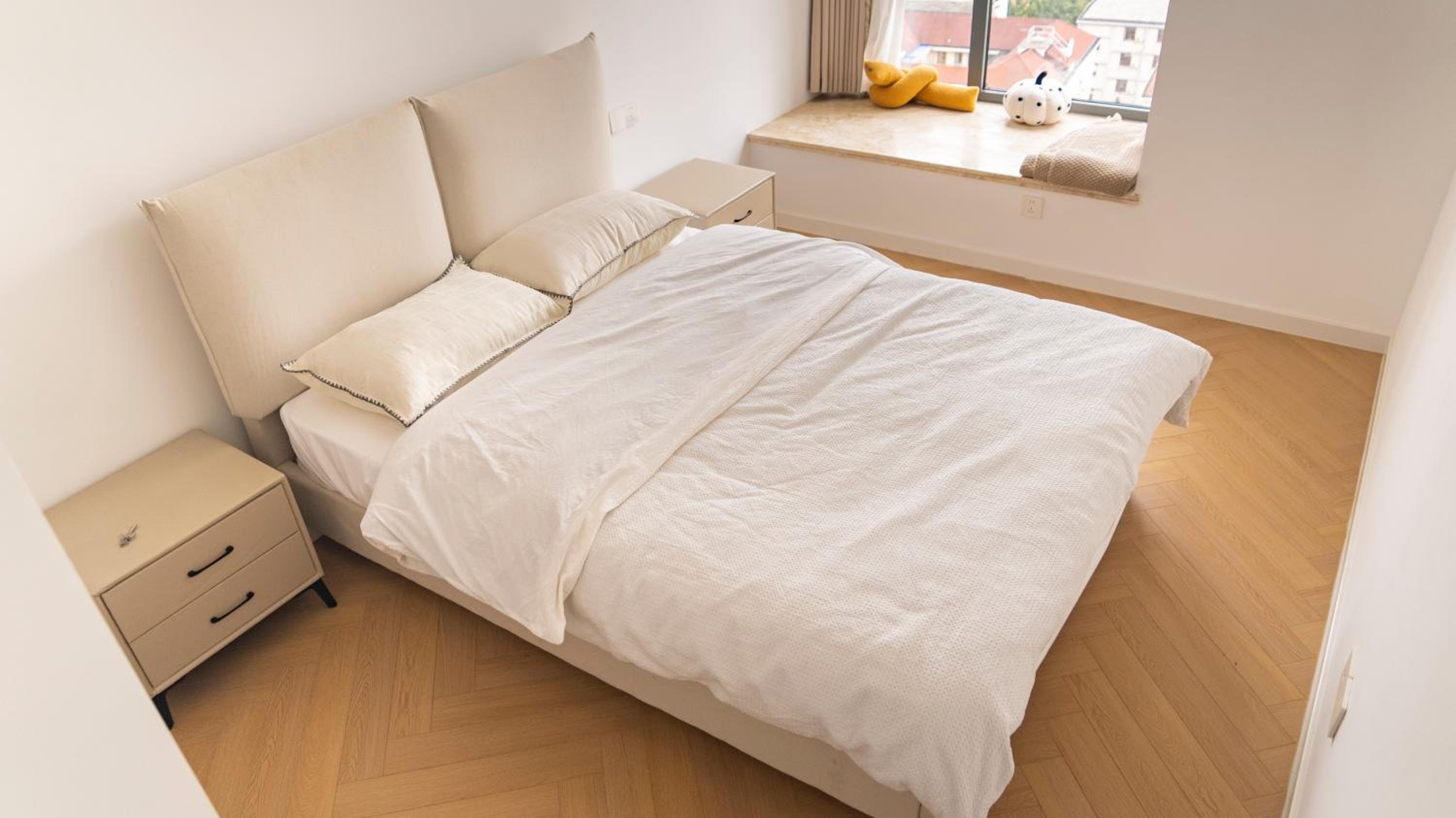 Eastern Hub - Bund Branch Quality Renovated Luxury 3Bedroom, Spacious Living Room Fully Equipped Haiyue Garden