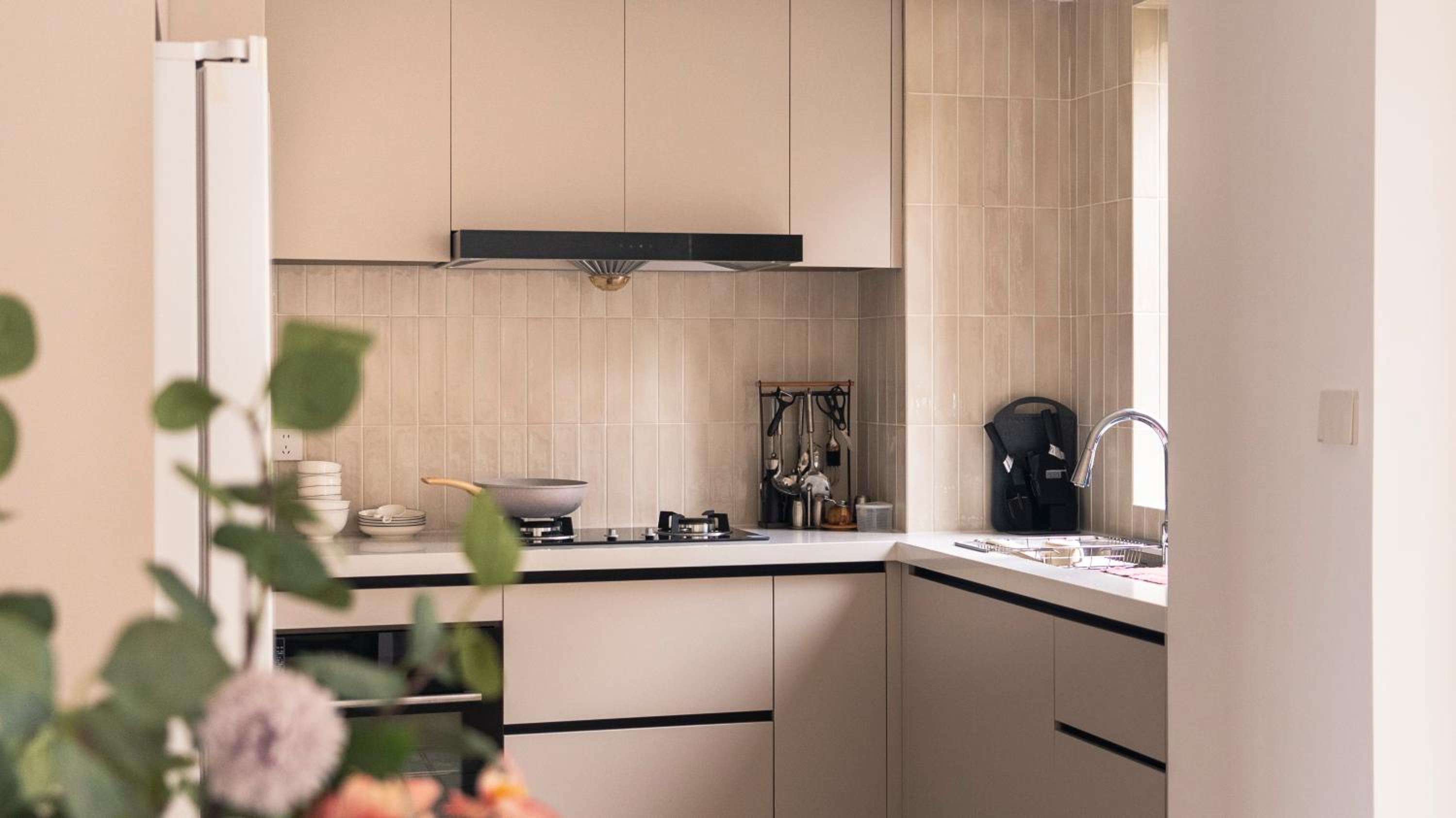 Eastern Hub - Bund Branch Quality Renovated Luxury 3Bedroom, Spacious Living Room Fully Equipped Haiyue Garden