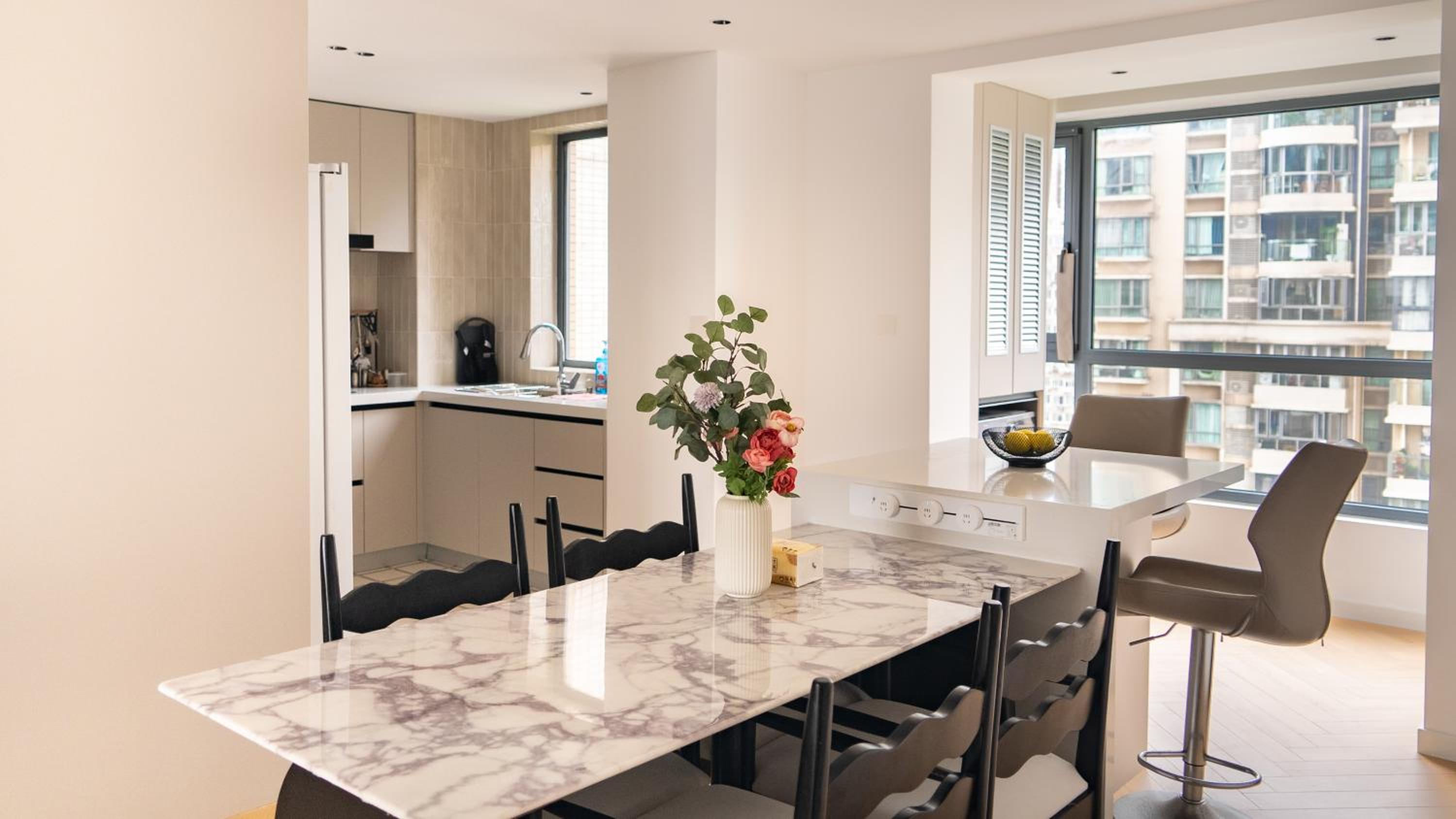 Eastern Hub - Bund Branch Quality Renovated Luxury 3Bedroom, Spacious Living Room Fully Equipped Haiyue Garden