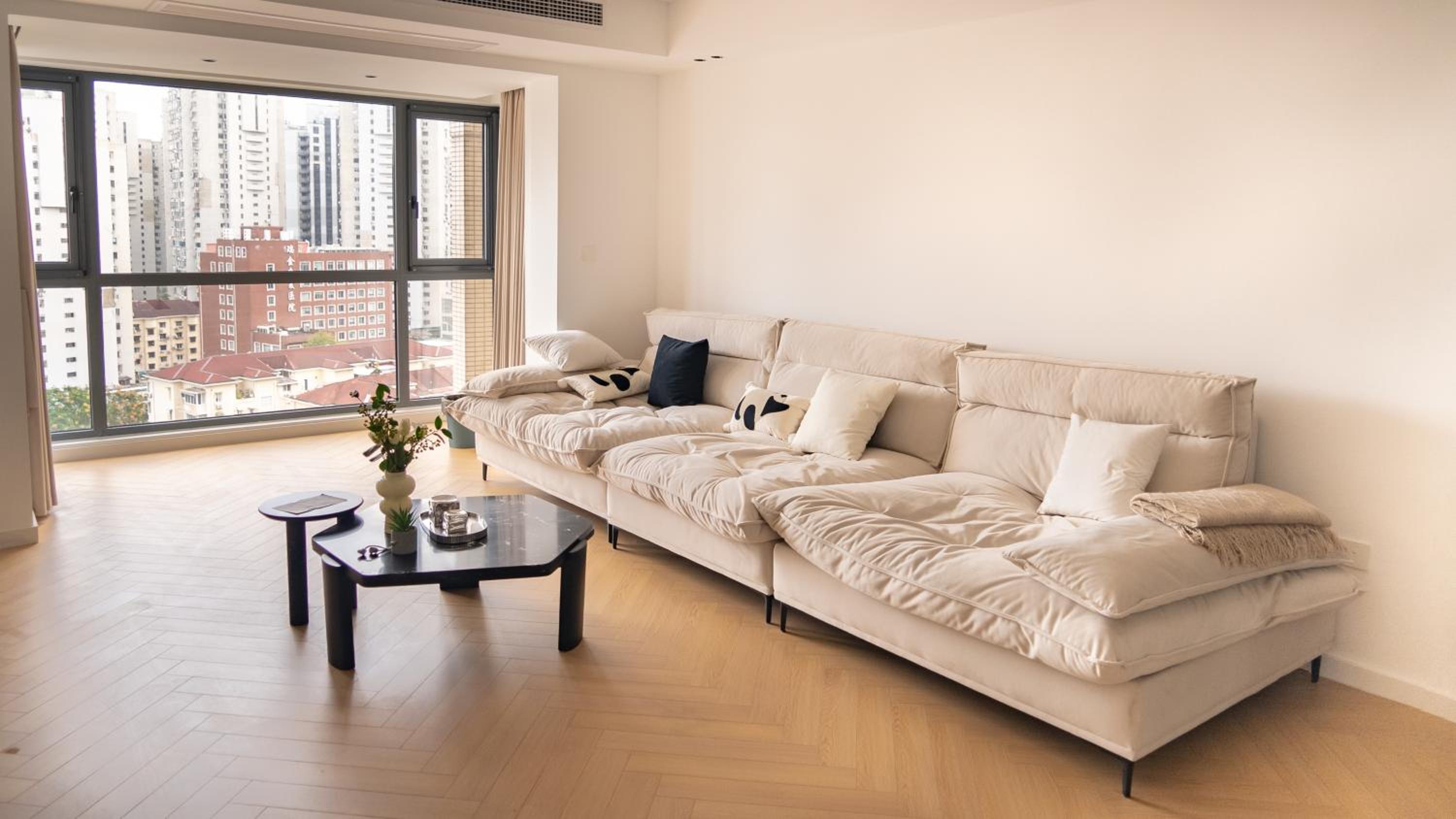 Eastern Hub - Bund Branch Quality Renovated Luxury 3Bedroom, Spacious Living Room Fully Equipped Haiyue Garden