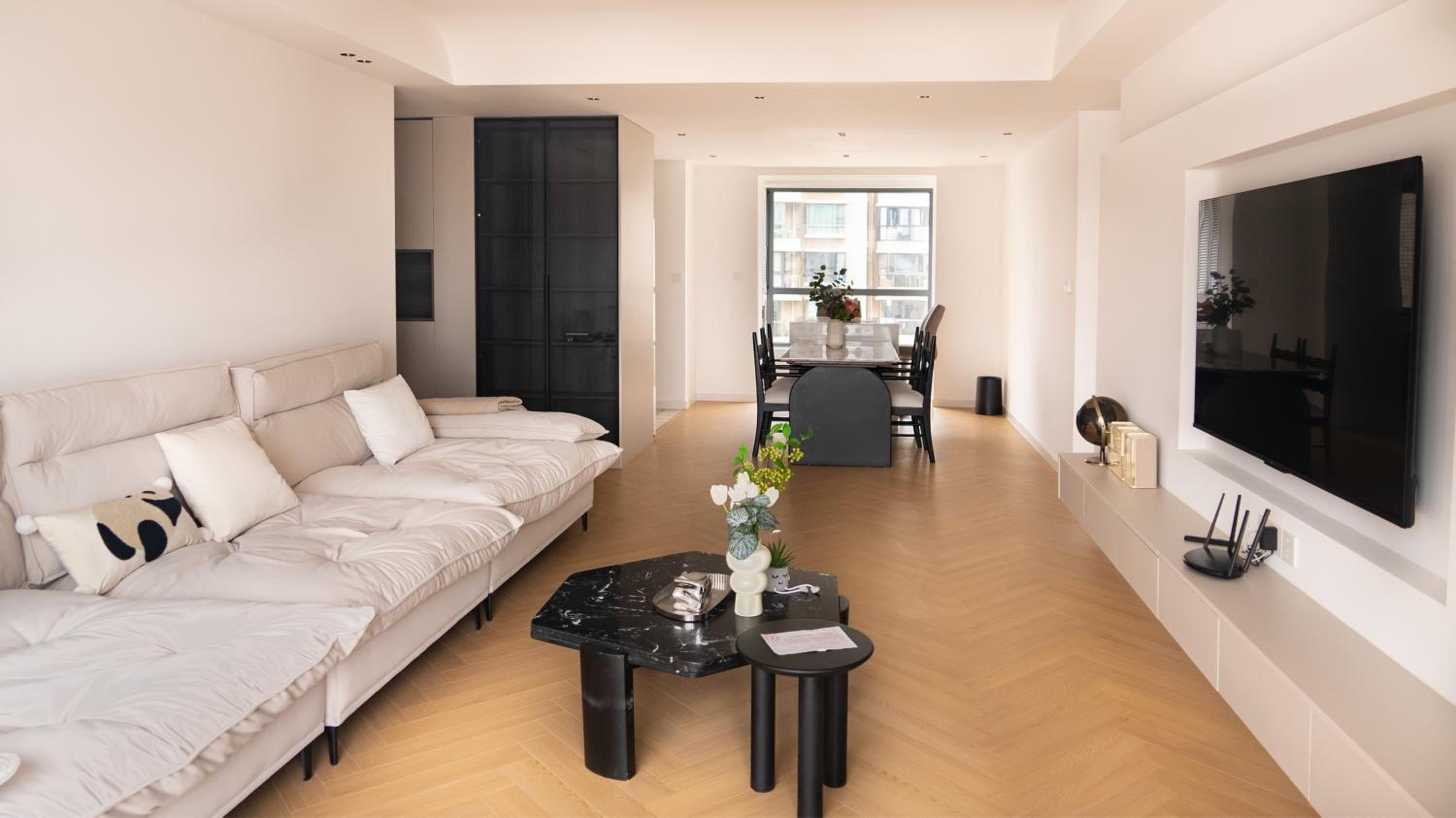 Eastern Hub - Bund Branch Quality Renovated Luxury 3Bedroom, Spacious Living Room Fully Equipped Haiyue Garden