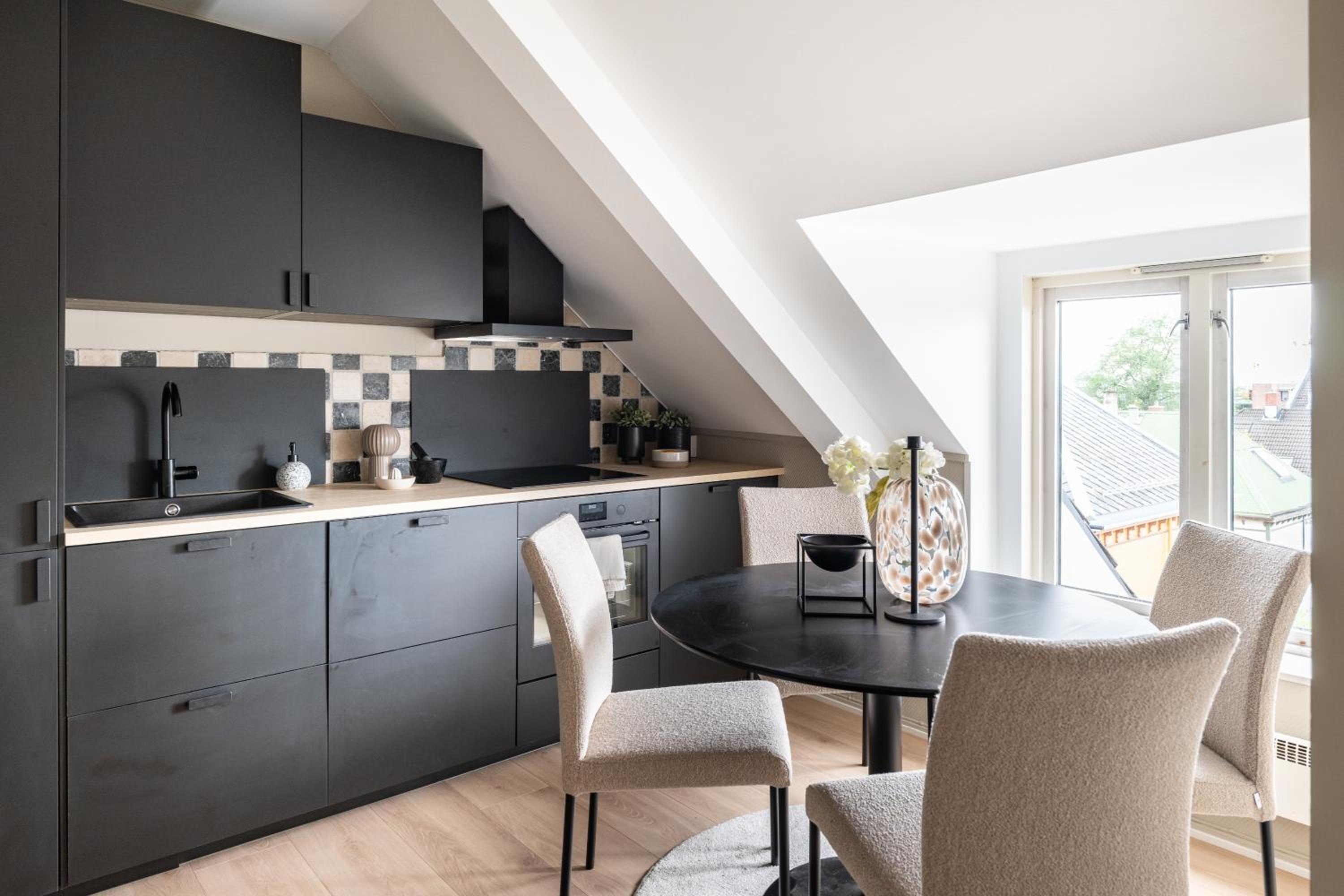 Super Central renovated flat, next to Solsiden, Free Private Parking right outside ! view 4