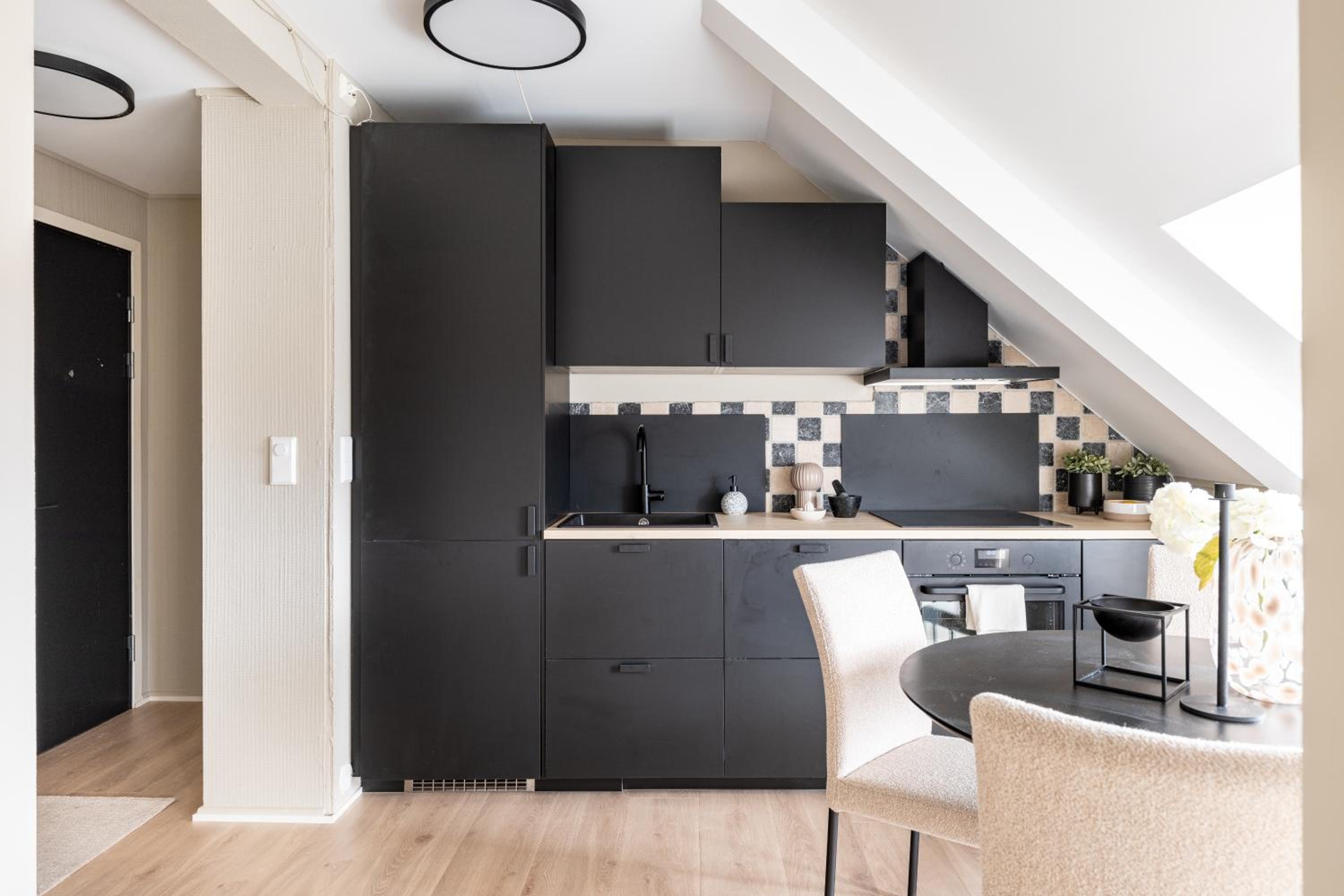 Super Central renovated flat, next to Solsiden, Free Private Parking right outside ! view 5