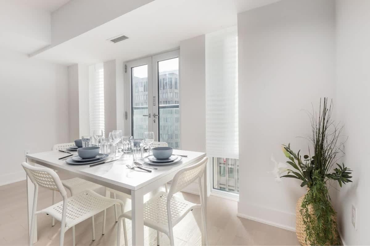Practical Condo Downtown 3 Beds UofT