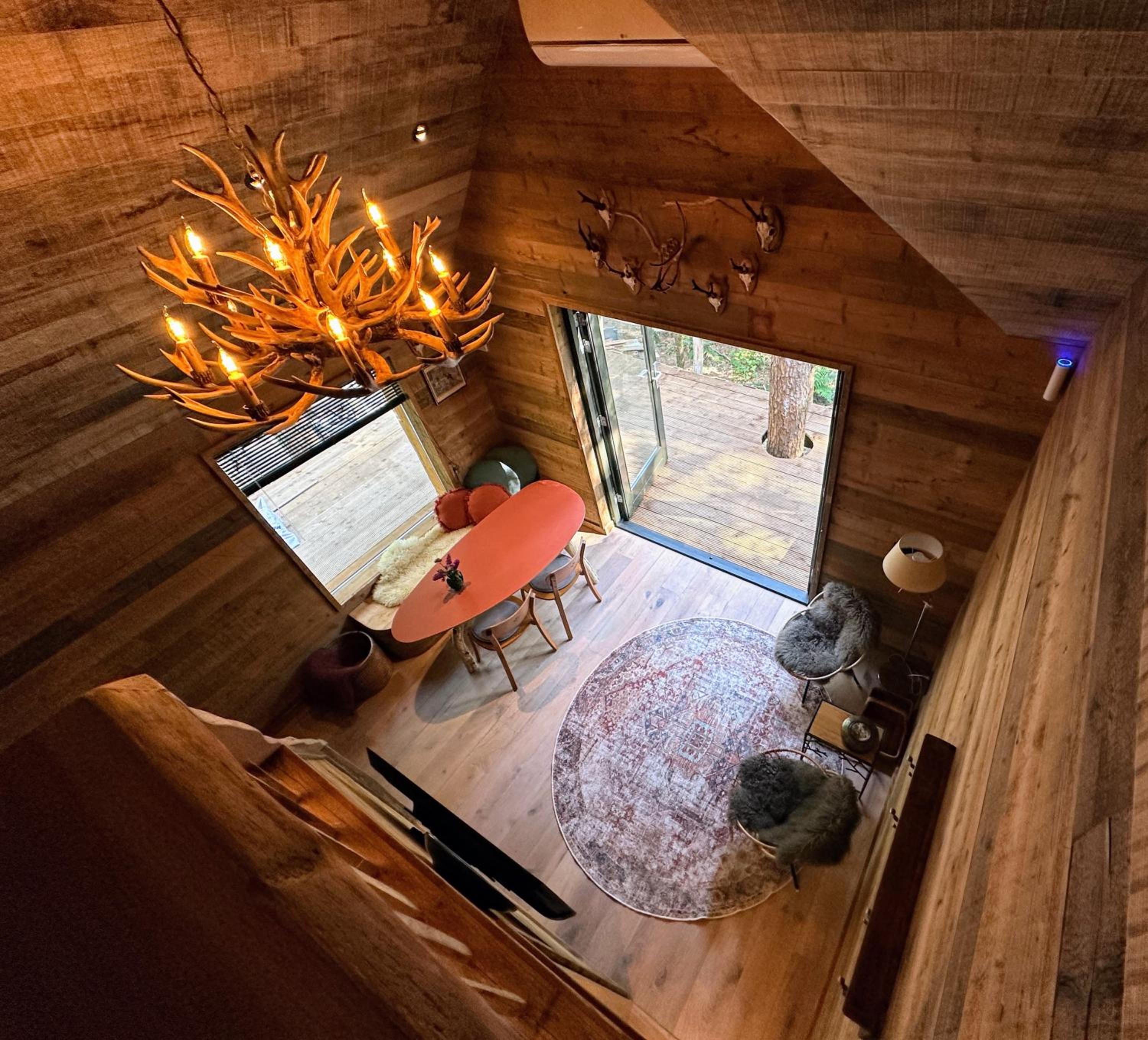 Unieke boomhutten met hot tub door Bed en Boshuisjes