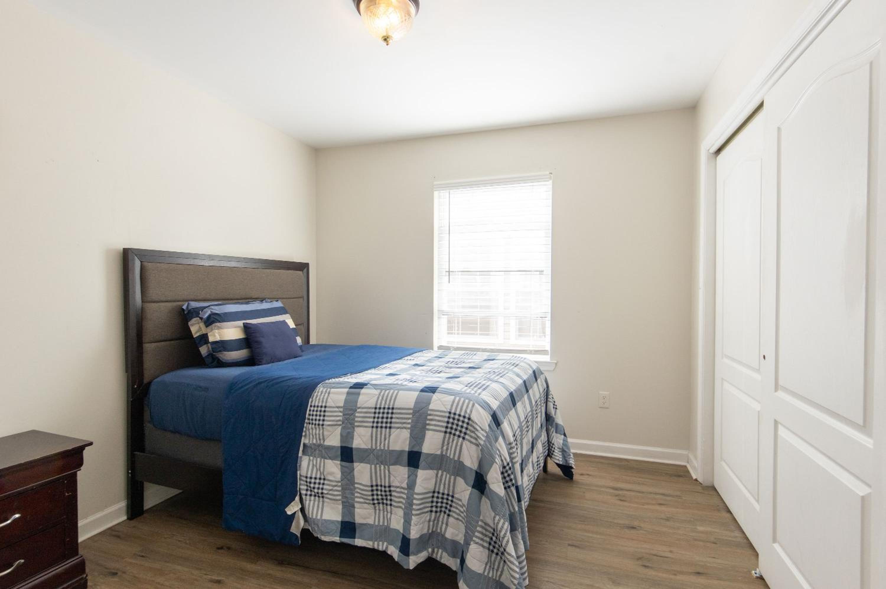 4 Bedroom-Airport Convient