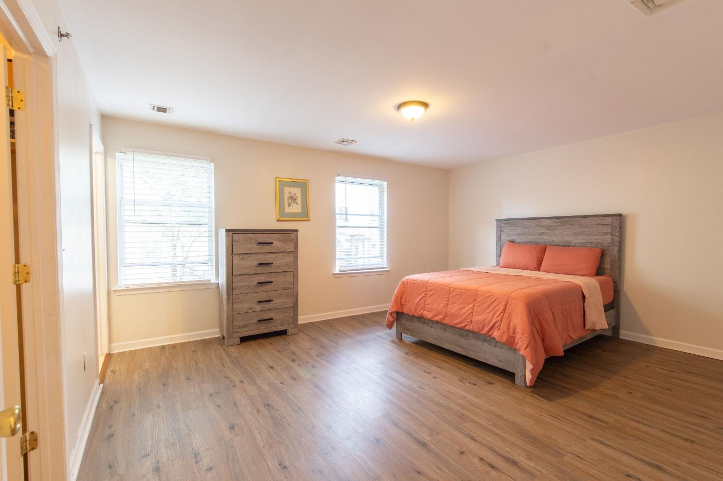4 Bedroom-Airport Convient