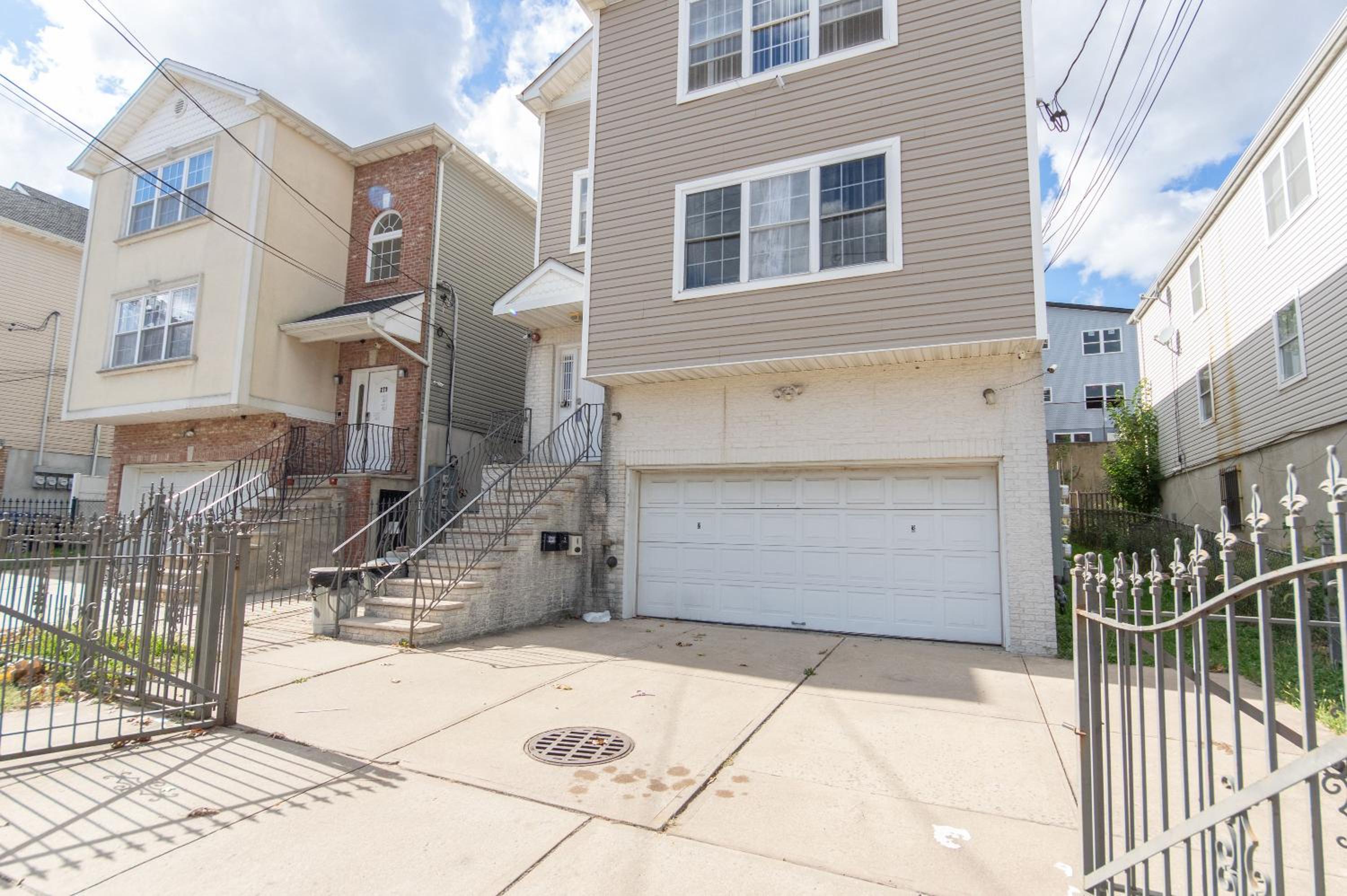 4 Bedroom-Airport Convient