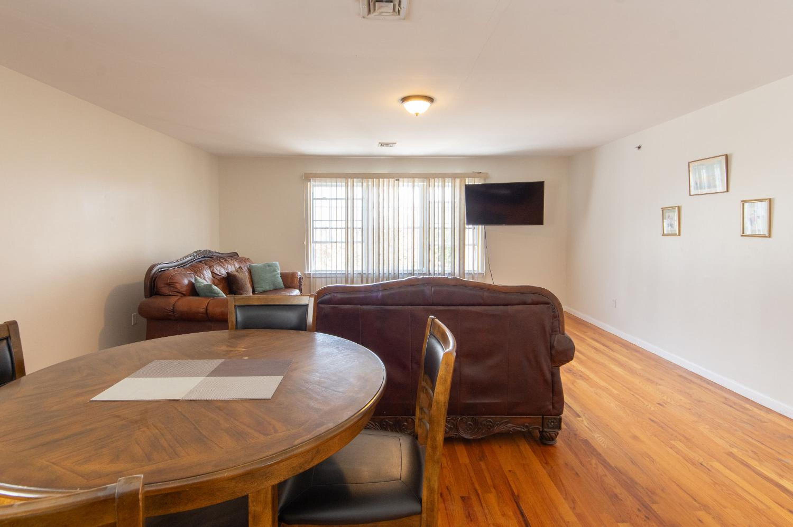 4 Bedroom-Airport Convient