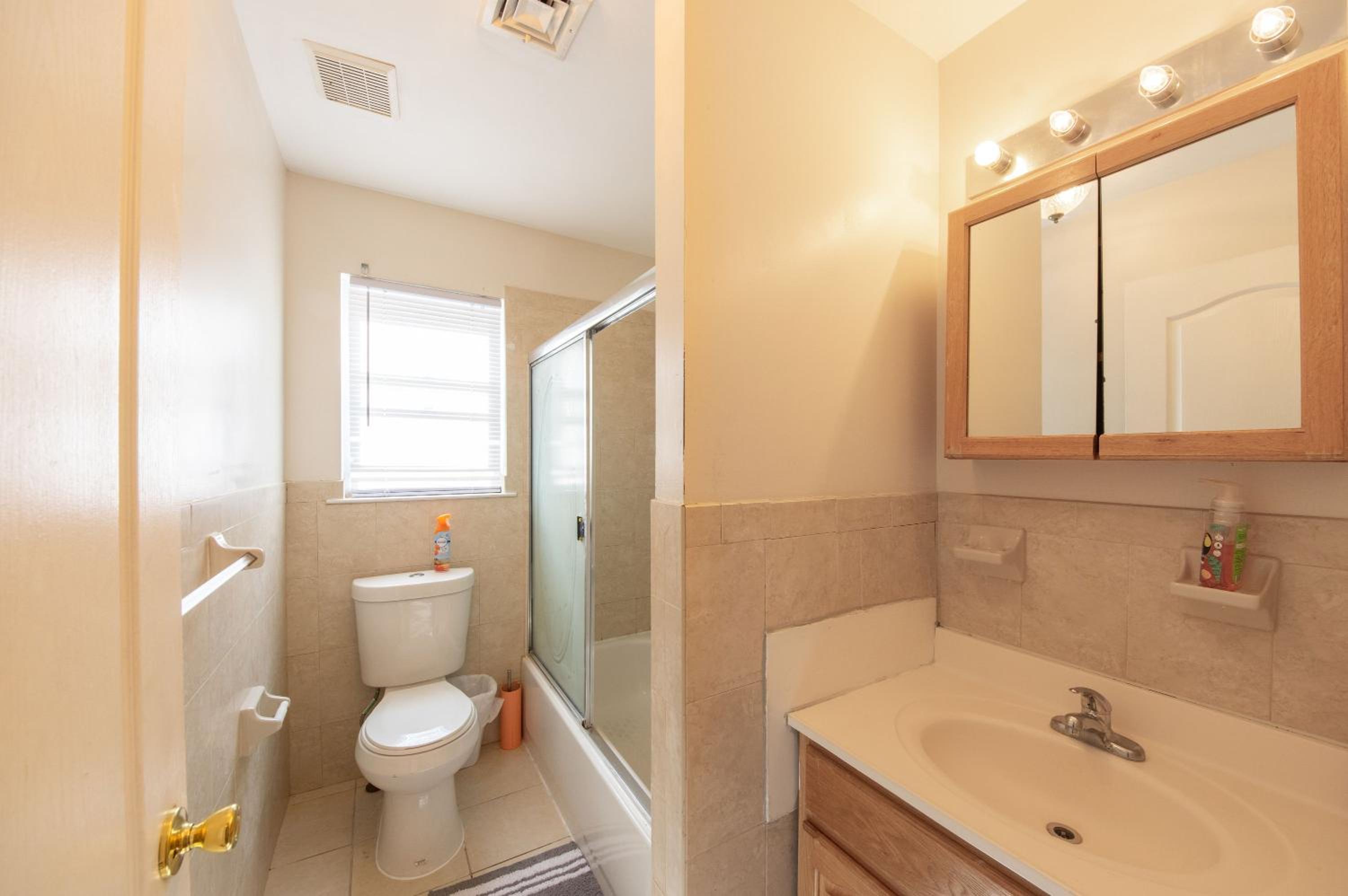 4 Bedroom-Airport Convient