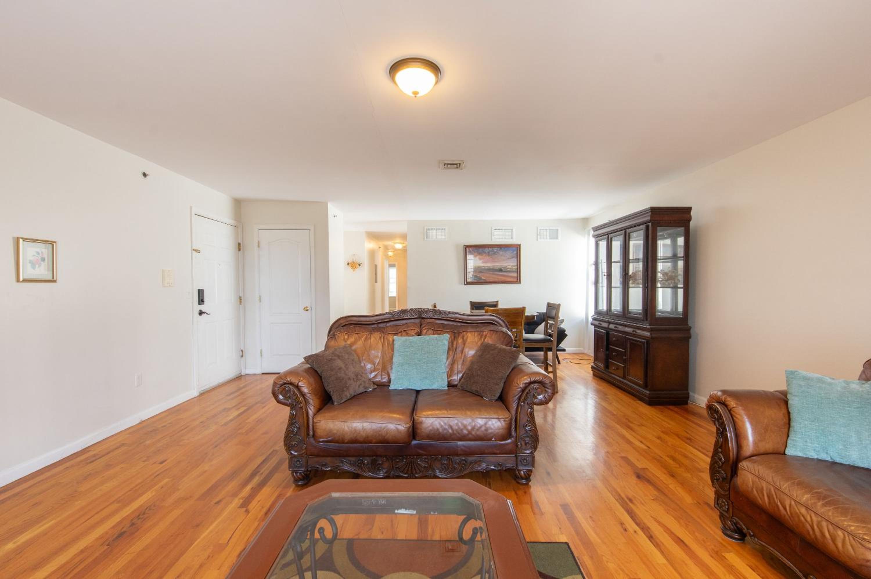 4 Bedroom-Airport Convient