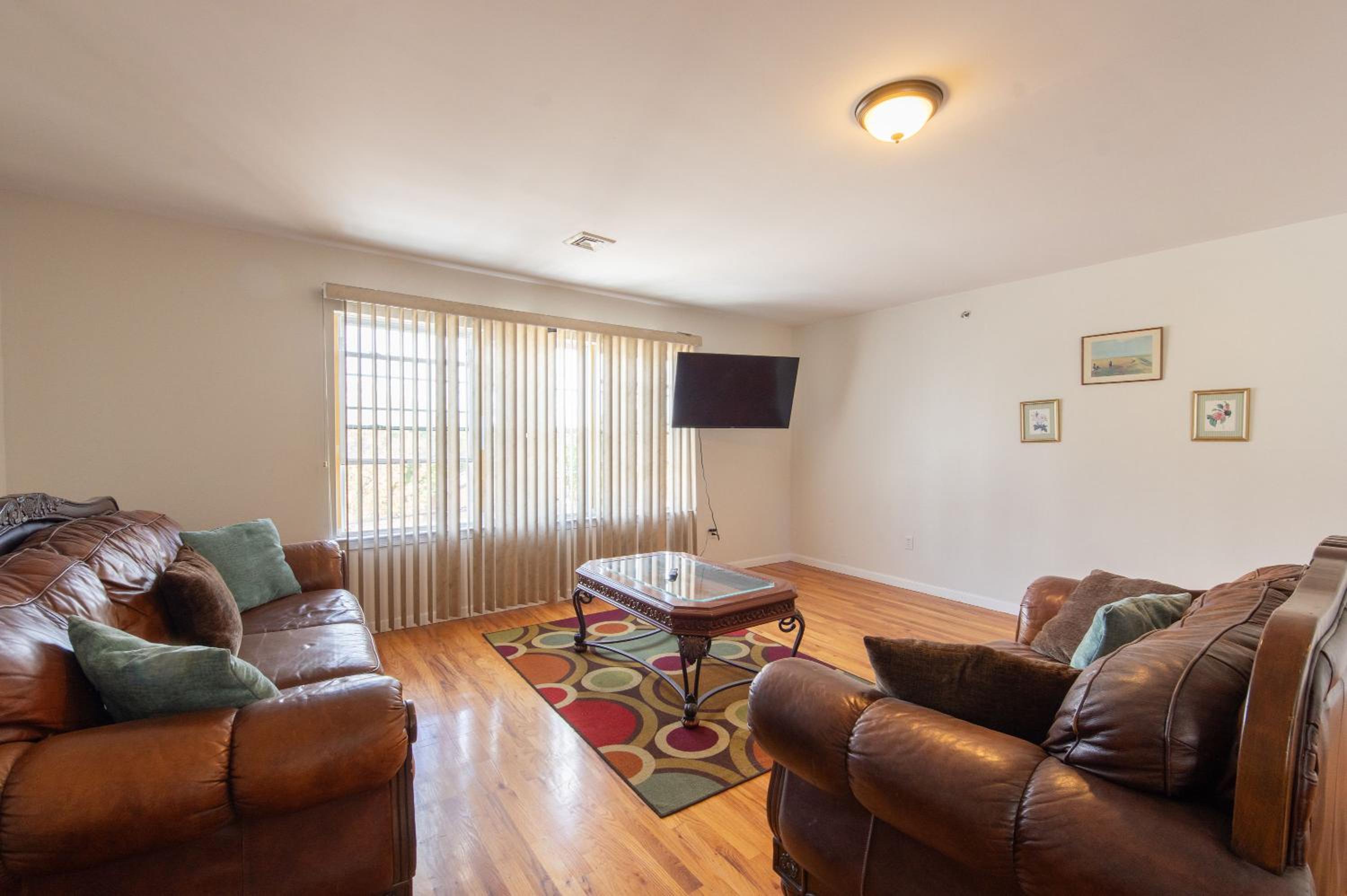 4 Bedroom-Airport Convient