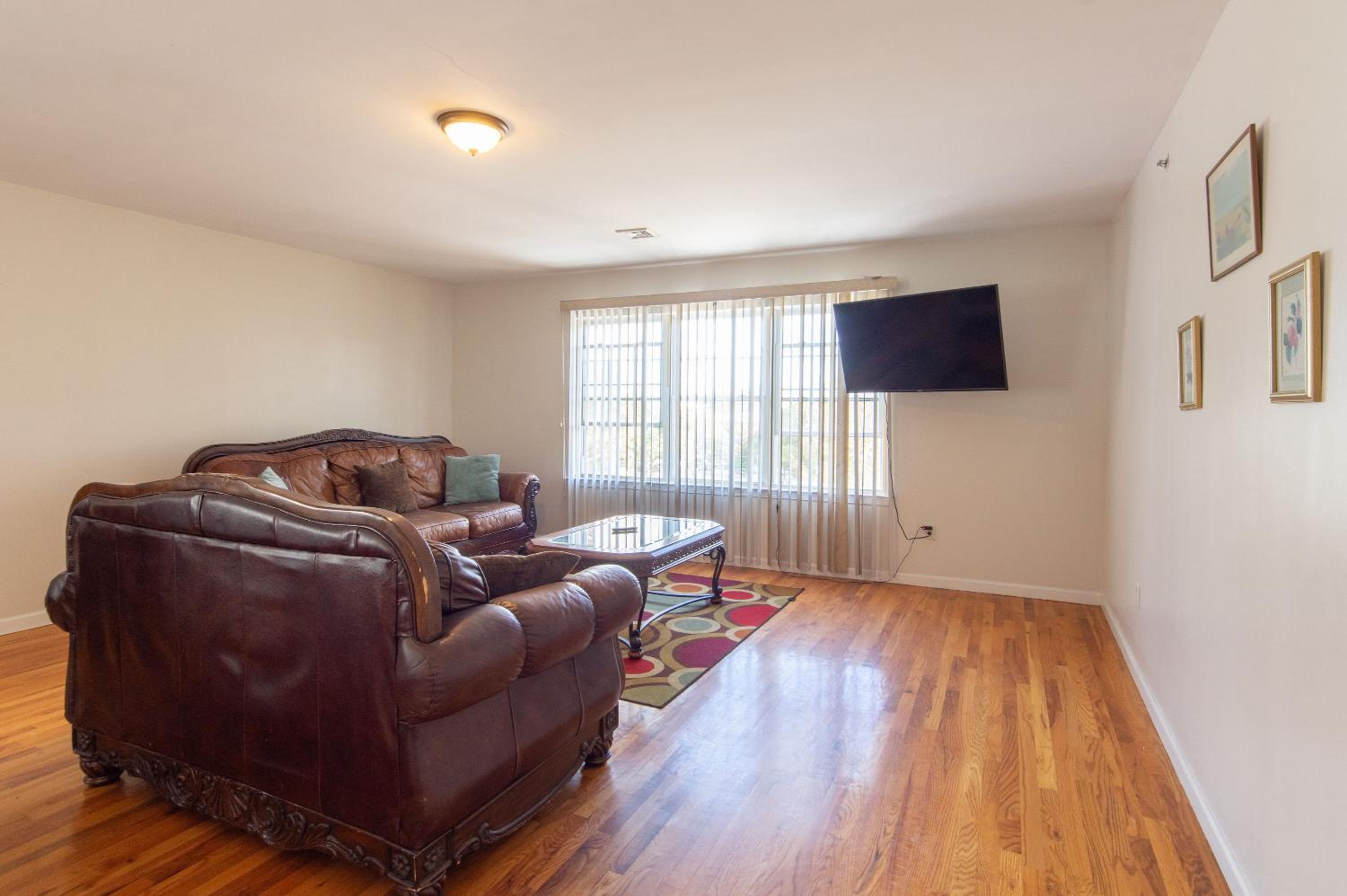 4 Bedroom-Airport Convient