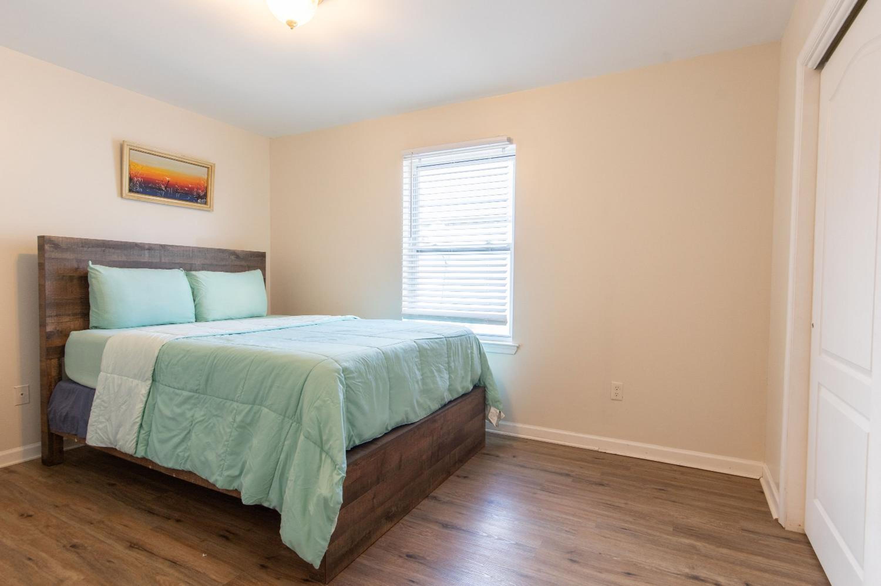 4 Bedroom-Airport Convient